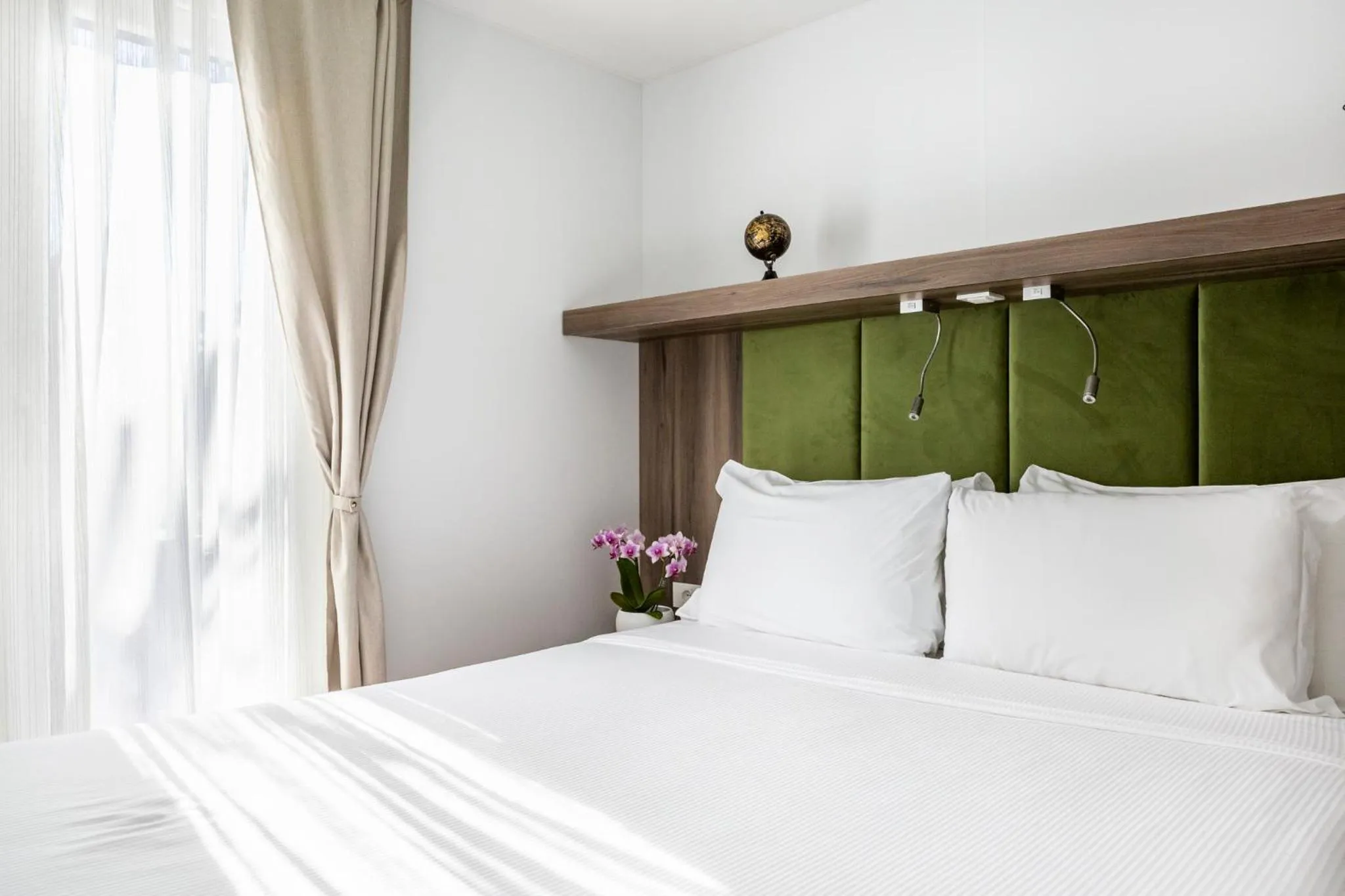 Bedroom, Bed in Club del Sole Desenzano Boutique Resort