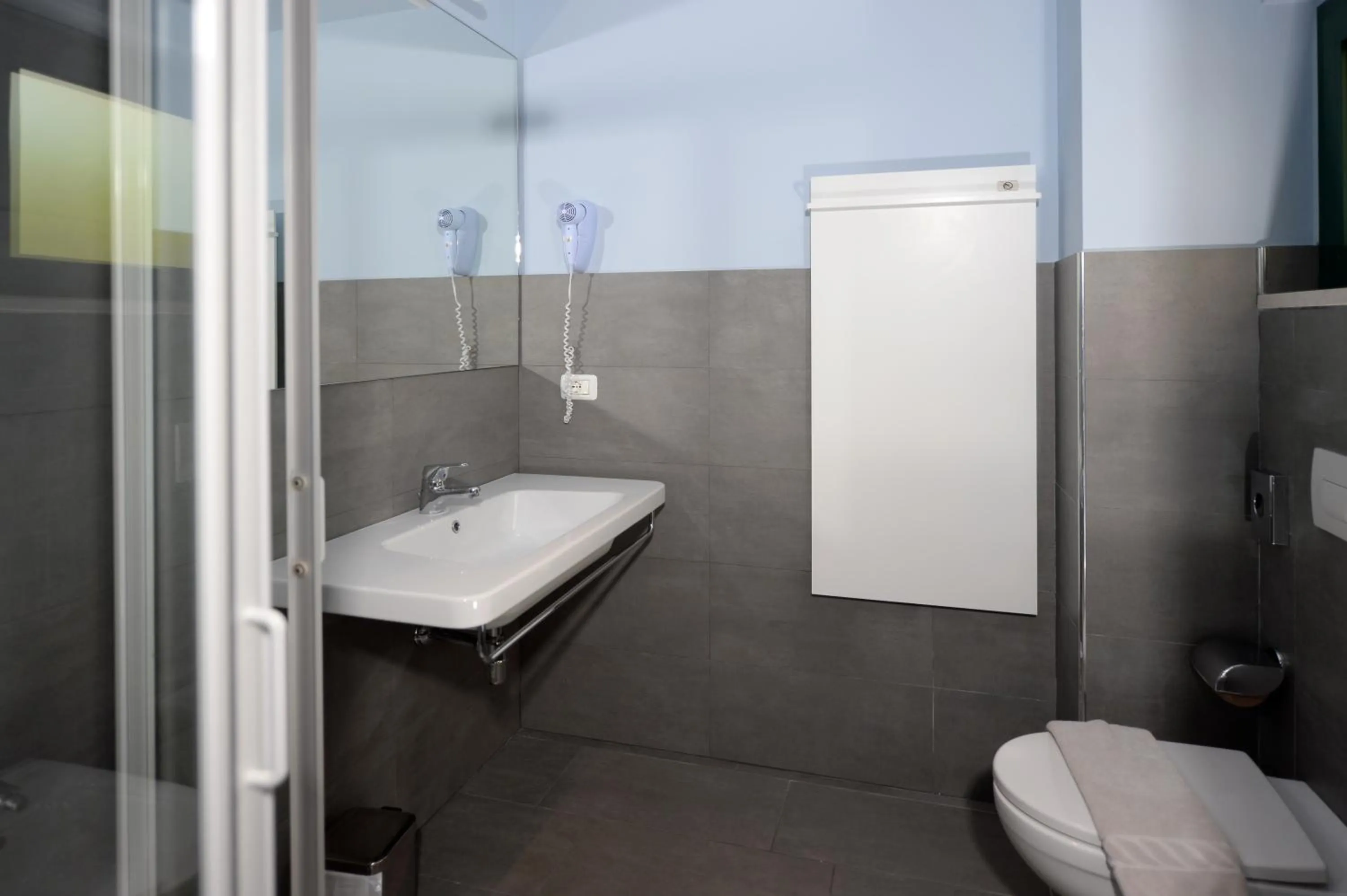 Toilet in Club del Sole Desenzano Boutique Resort