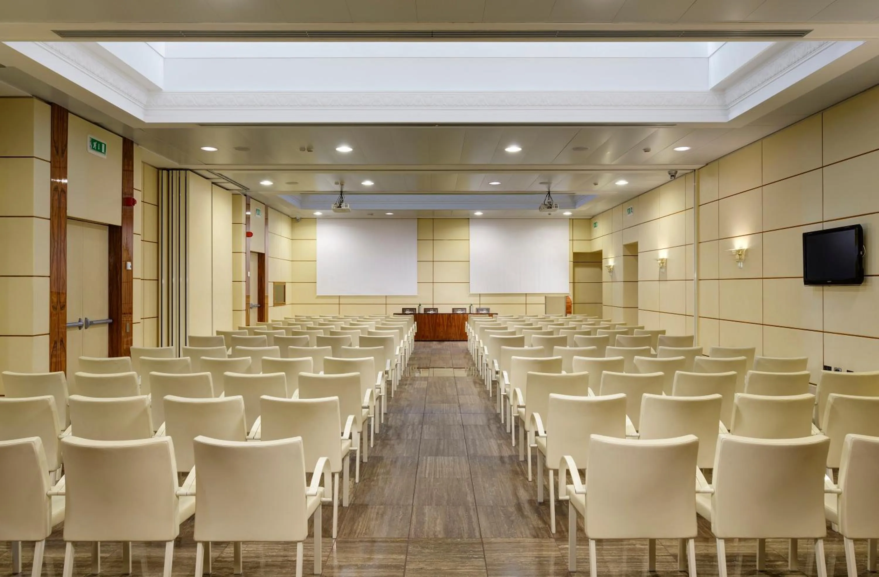 Business facilities in UNA Hotels Decò Roma