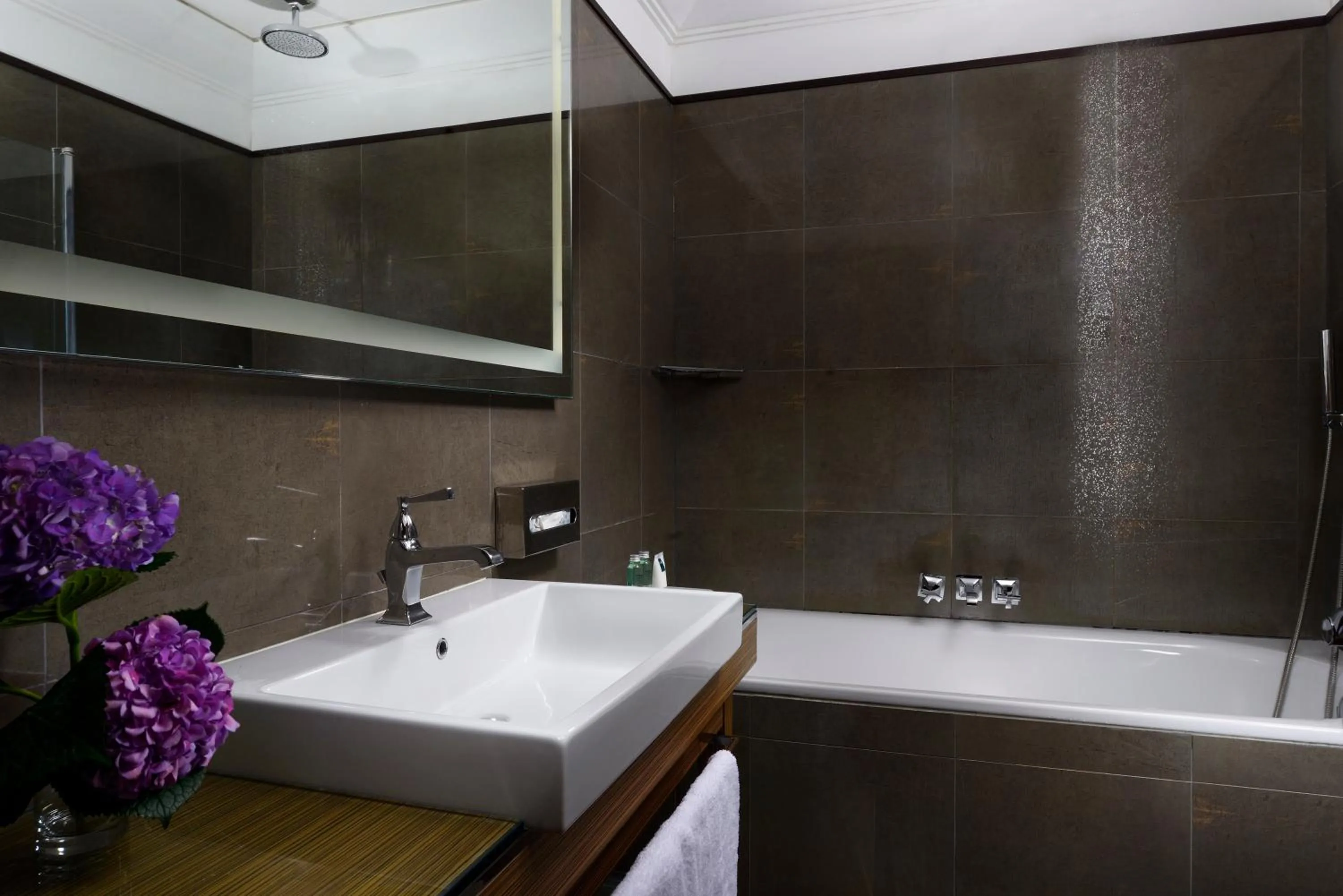 Bathroom in UNA Hotels Decò Roma