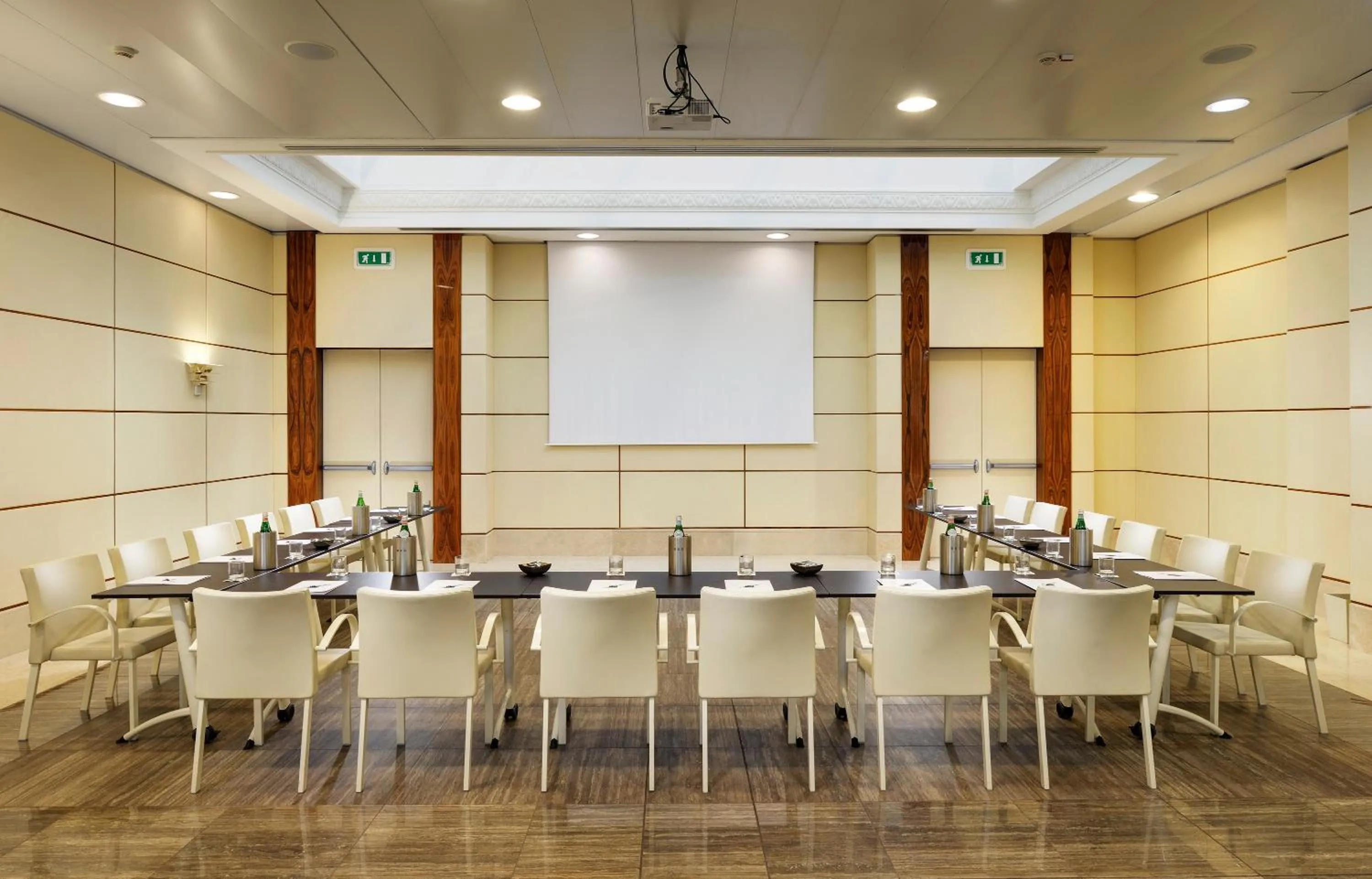 Business facilities in UNA Hotels Decò Roma