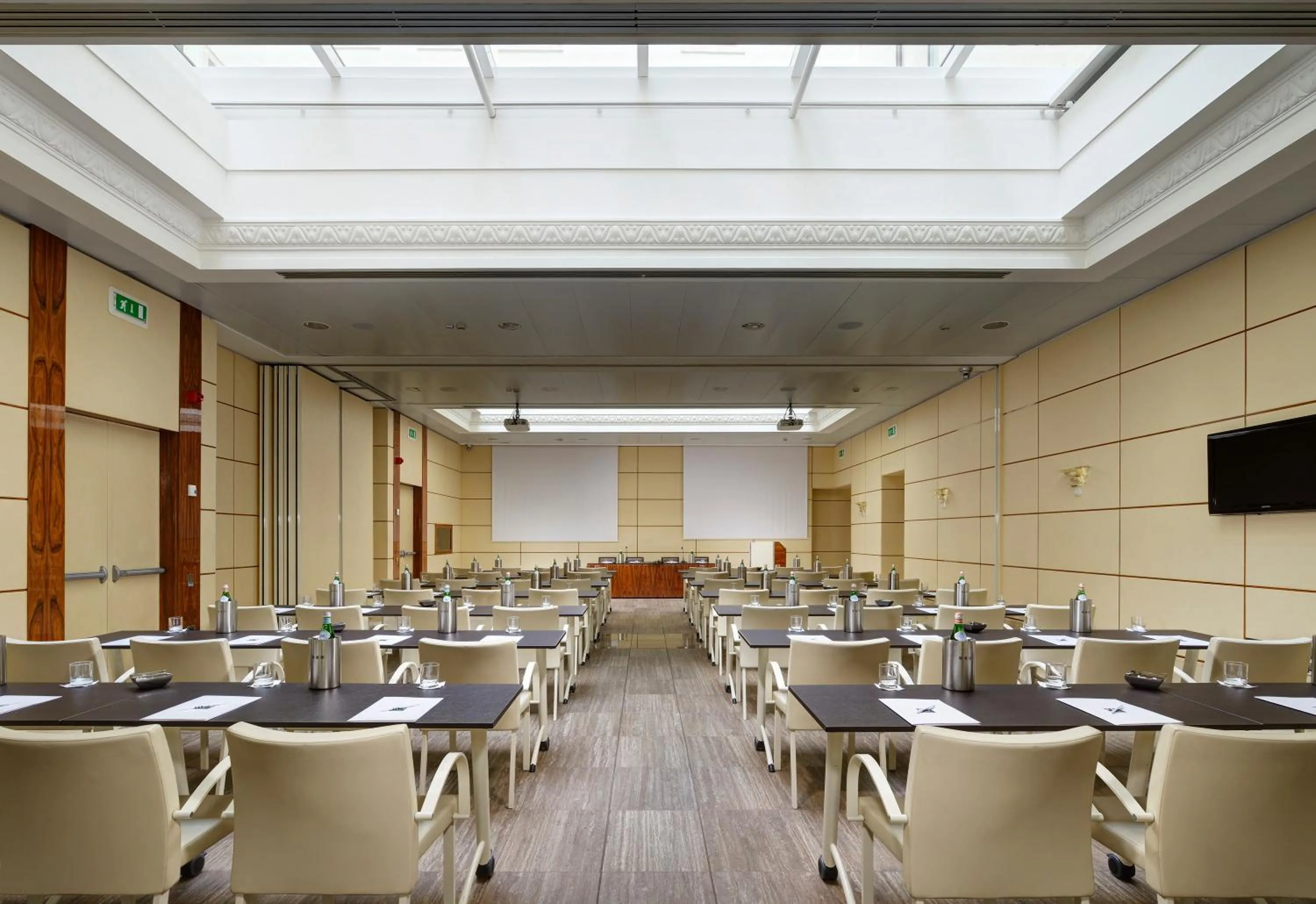 Business facilities in UNA Hotels Decò Roma