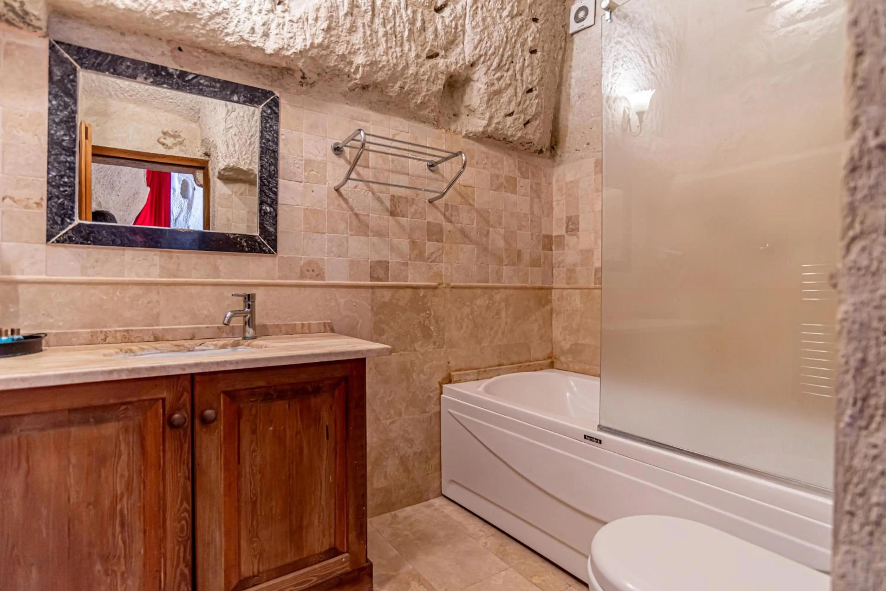 Shower in Dervish Cave House & Restaurant