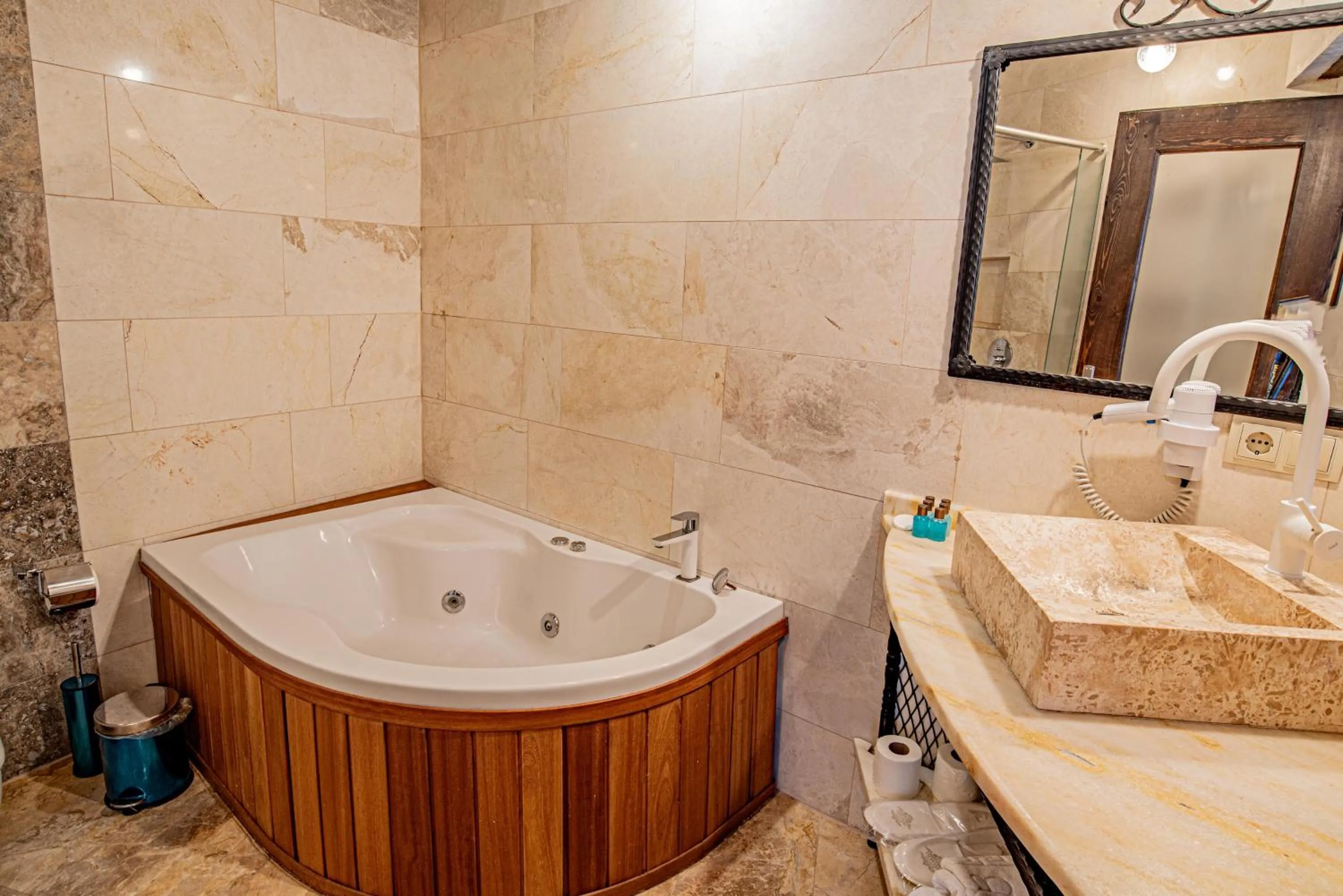 Shower in Dervish Cave House & Restaurant