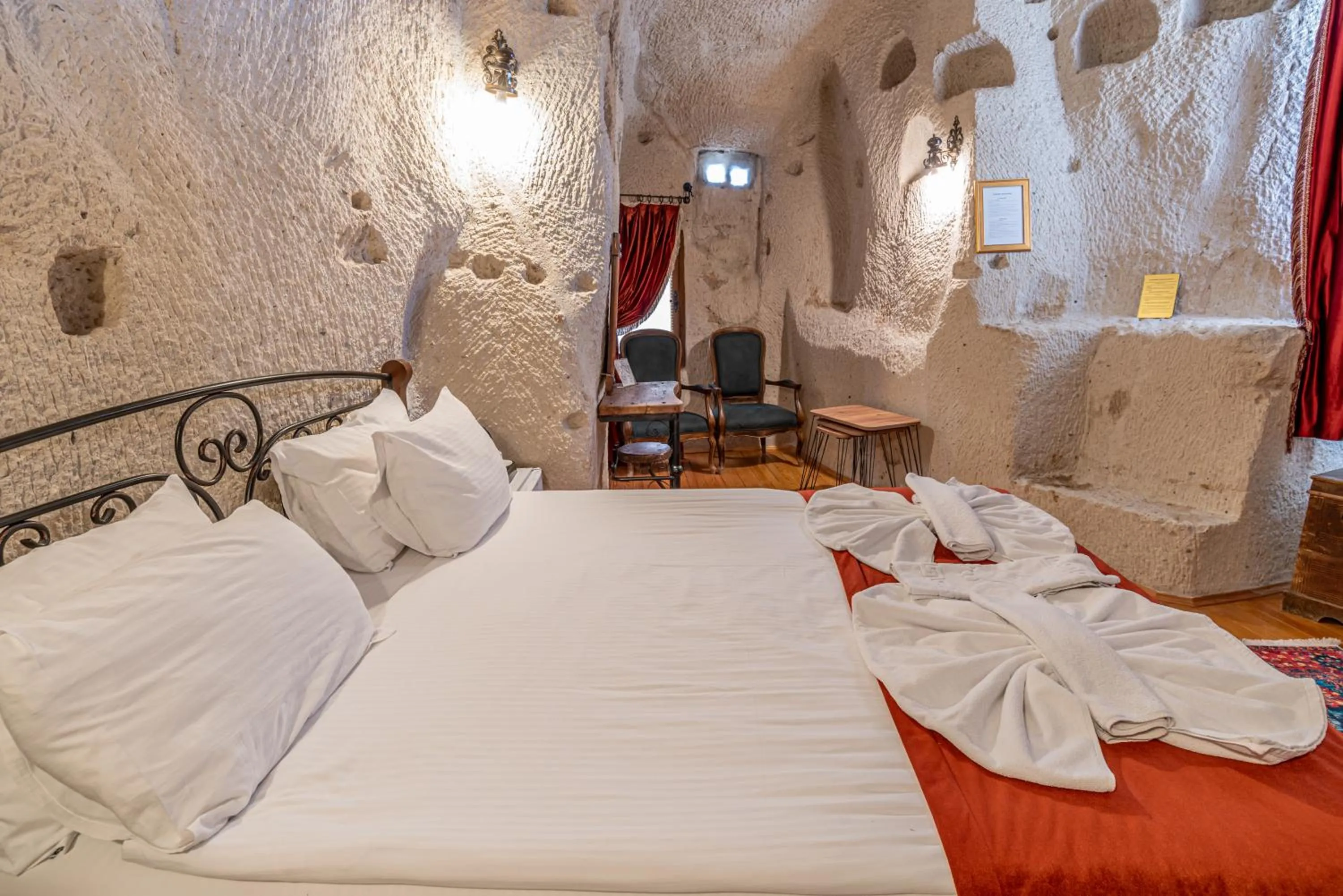 Photo of the whole room, Bed in Dervish Cave House & Restaurant