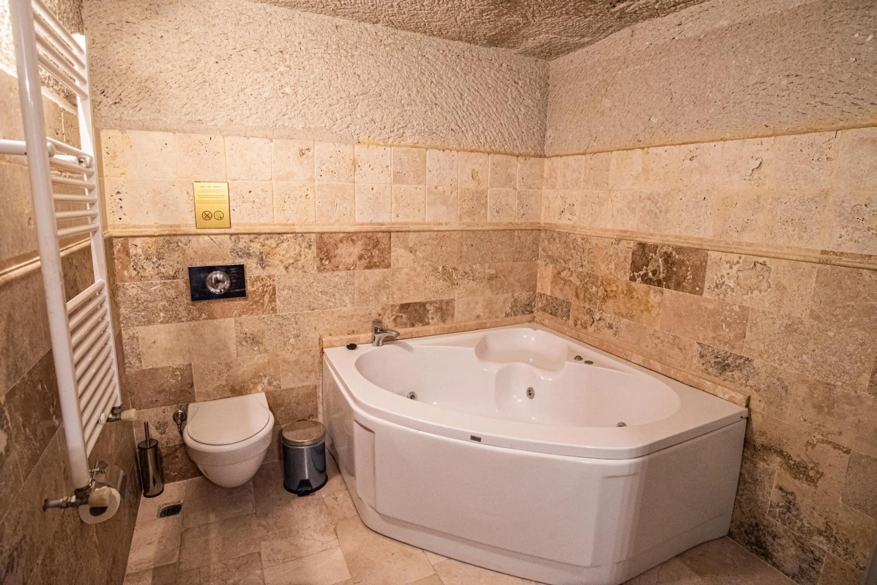 Shower in Dervish Cave House & Restaurant