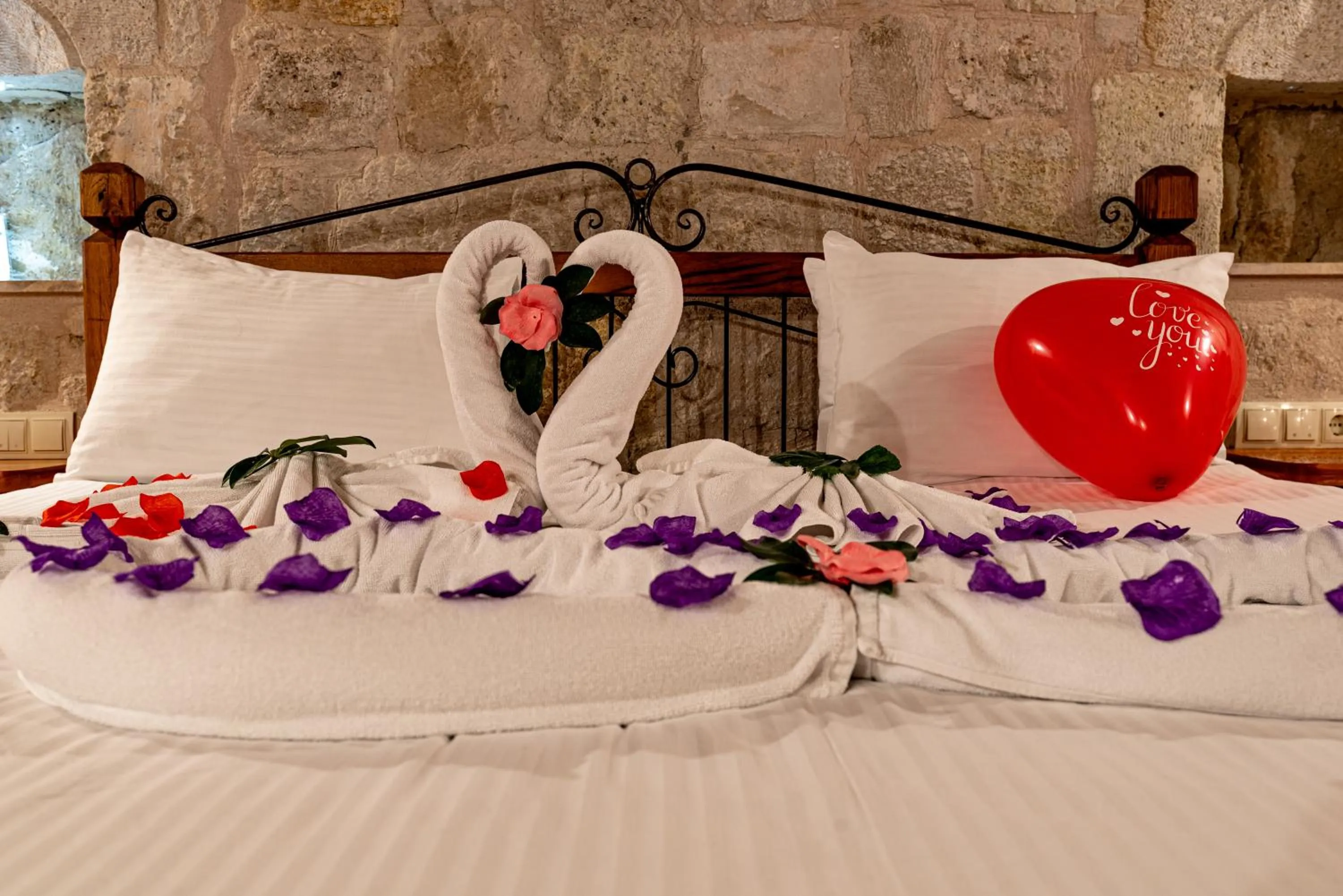 Bed in Dervish Cave House & Restaurant