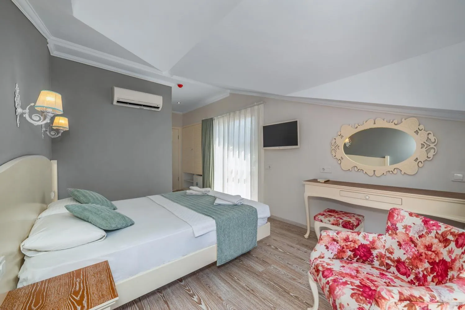 Bedroom in Majestic Hotel