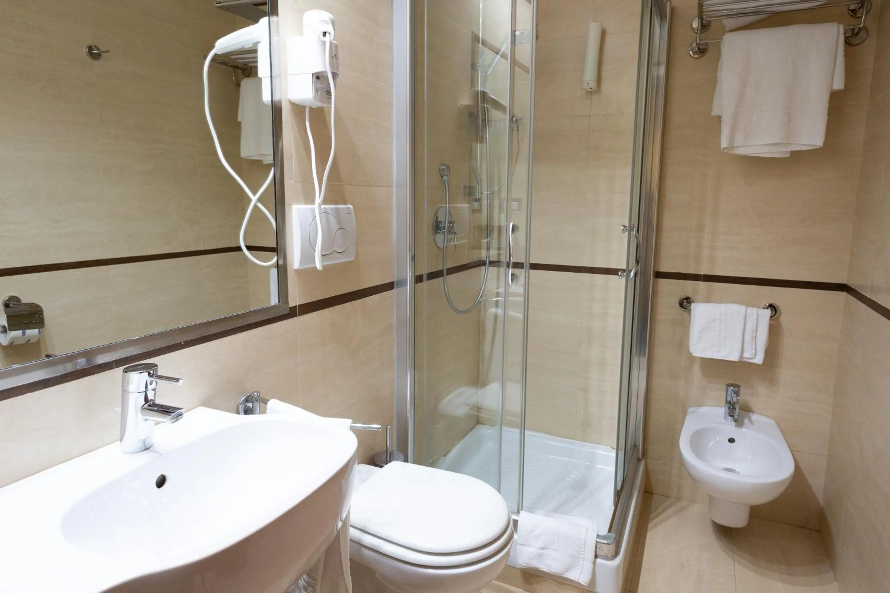 Shower in Cervara Park Hotel