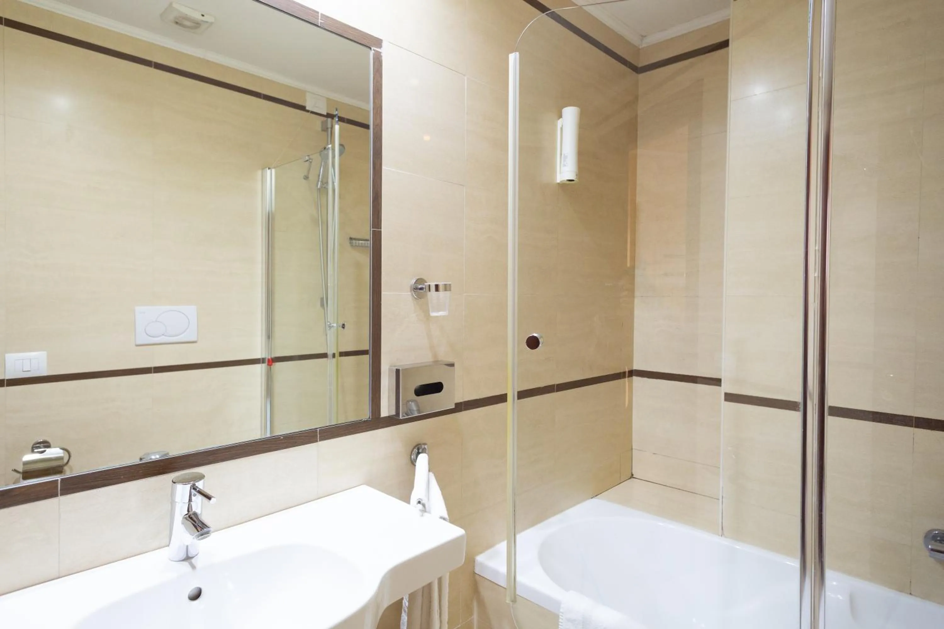 Bathroom in Cervara Park Hotel