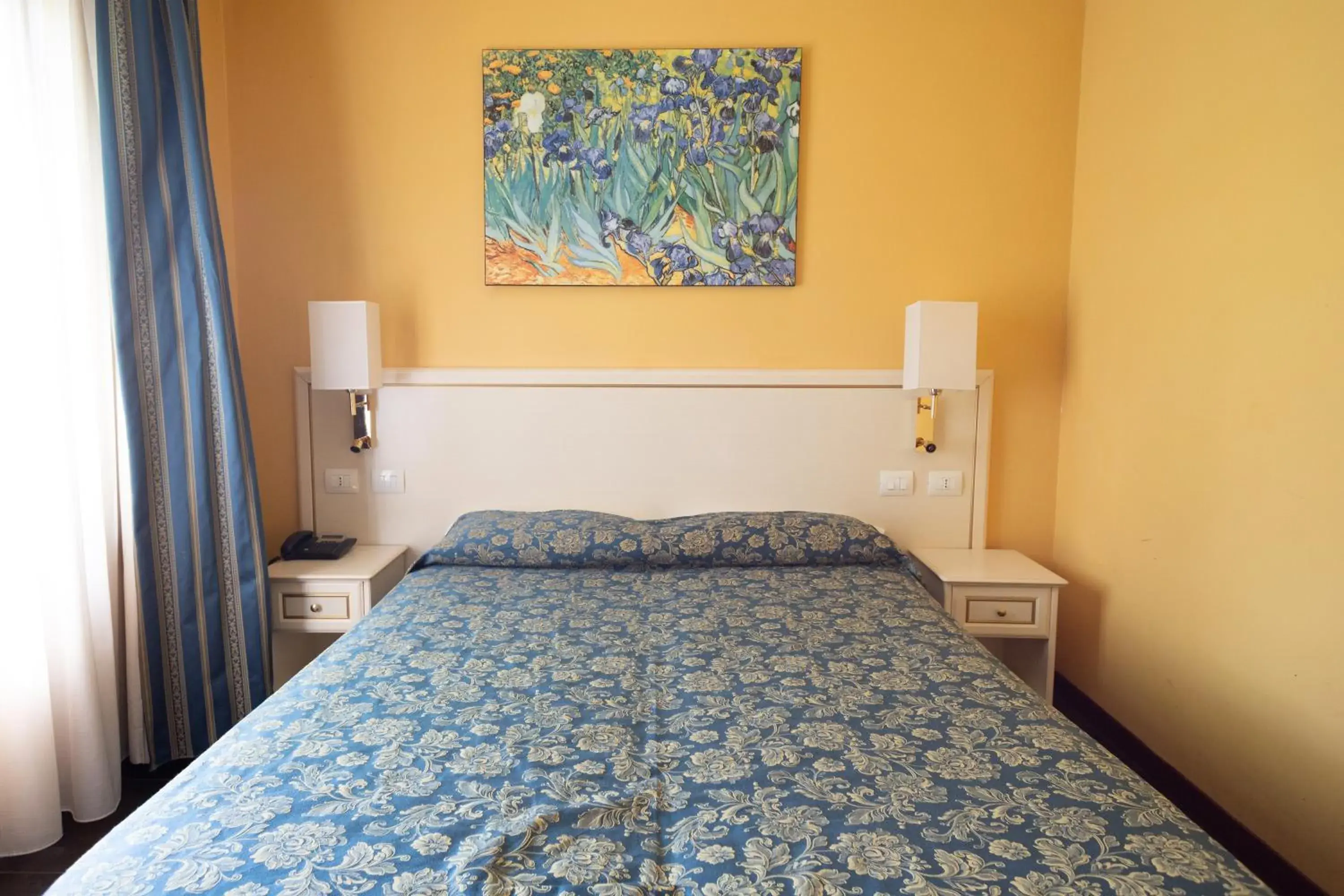 Bed in Cervara Park Hotel Bed in Cervara Park Hotel