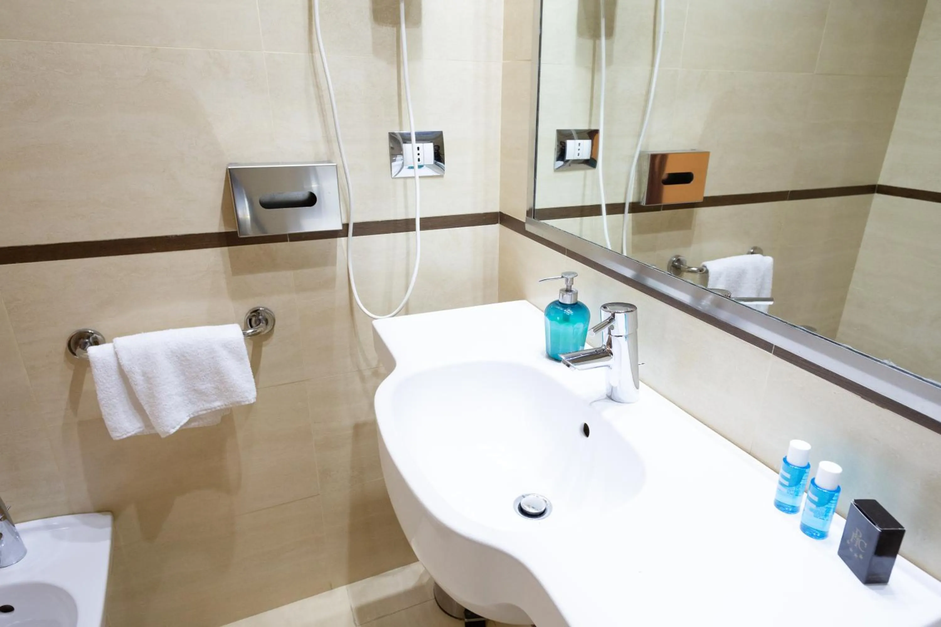 Bathroom in Cervara Park Hotel