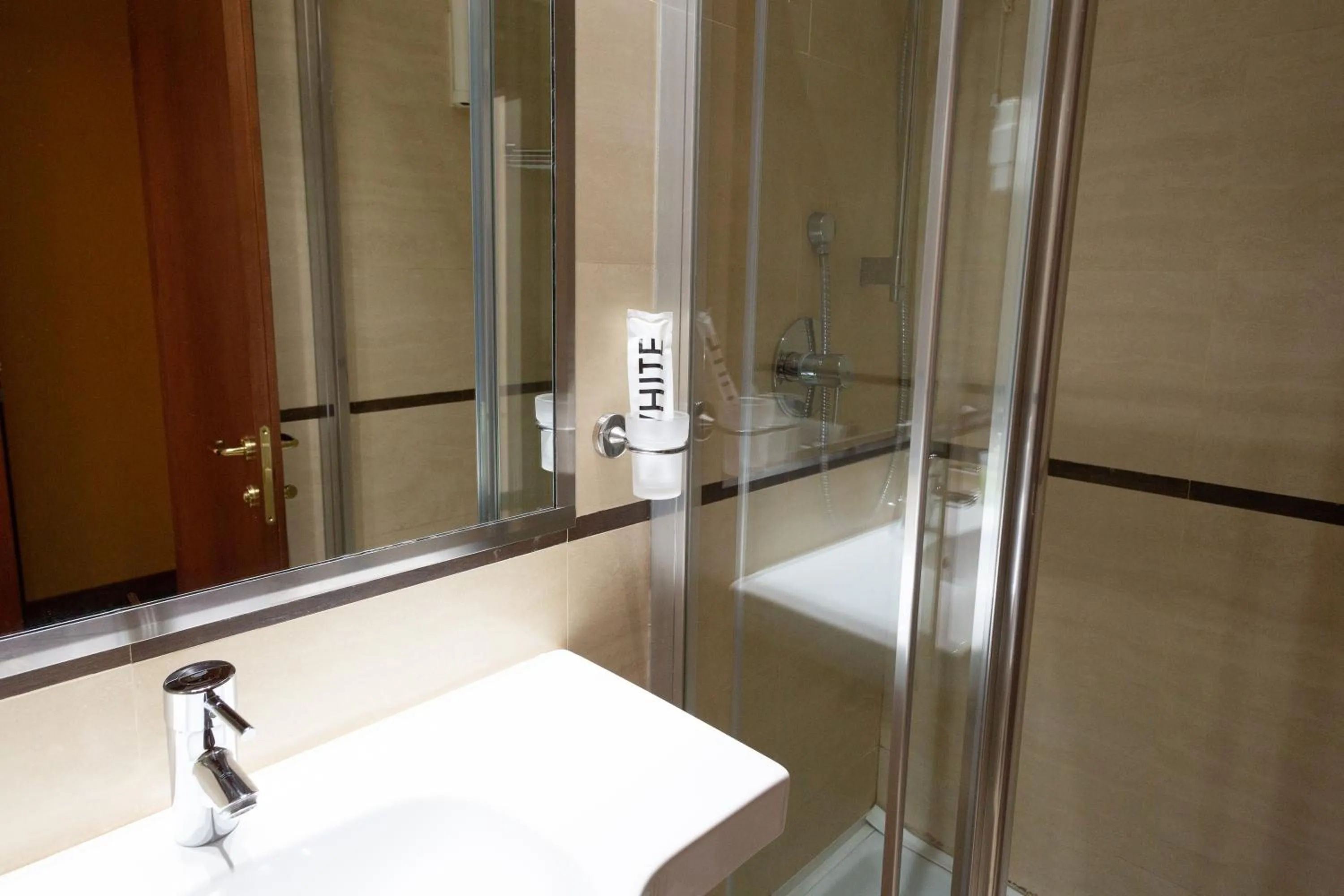 Shower in Cervara Park Hotel