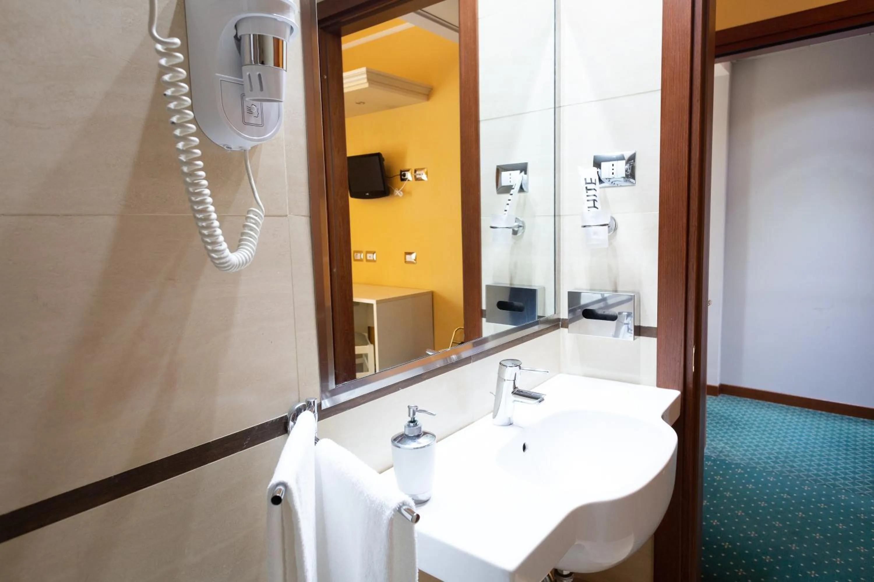 Bathroom in Cervara Park Hotel