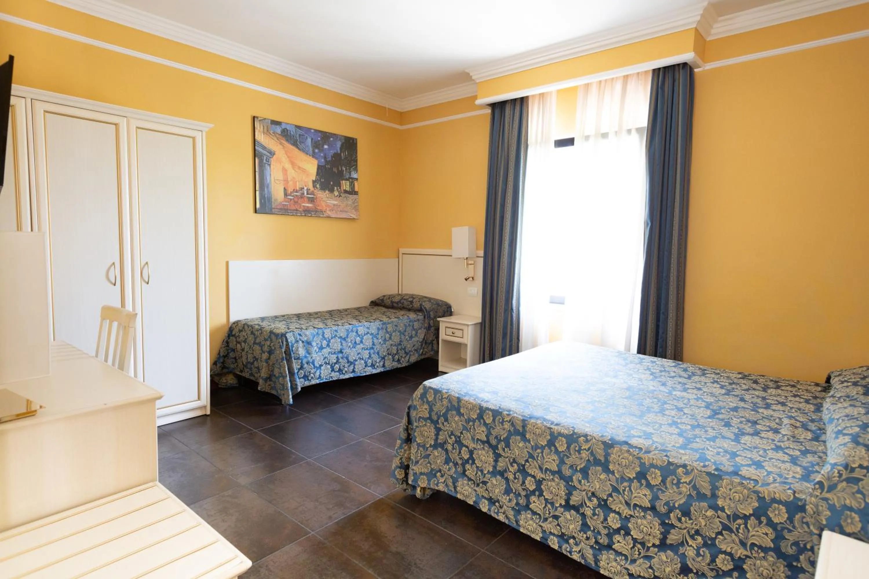 Photo of the whole room, Bed in Cervara Park Hotel