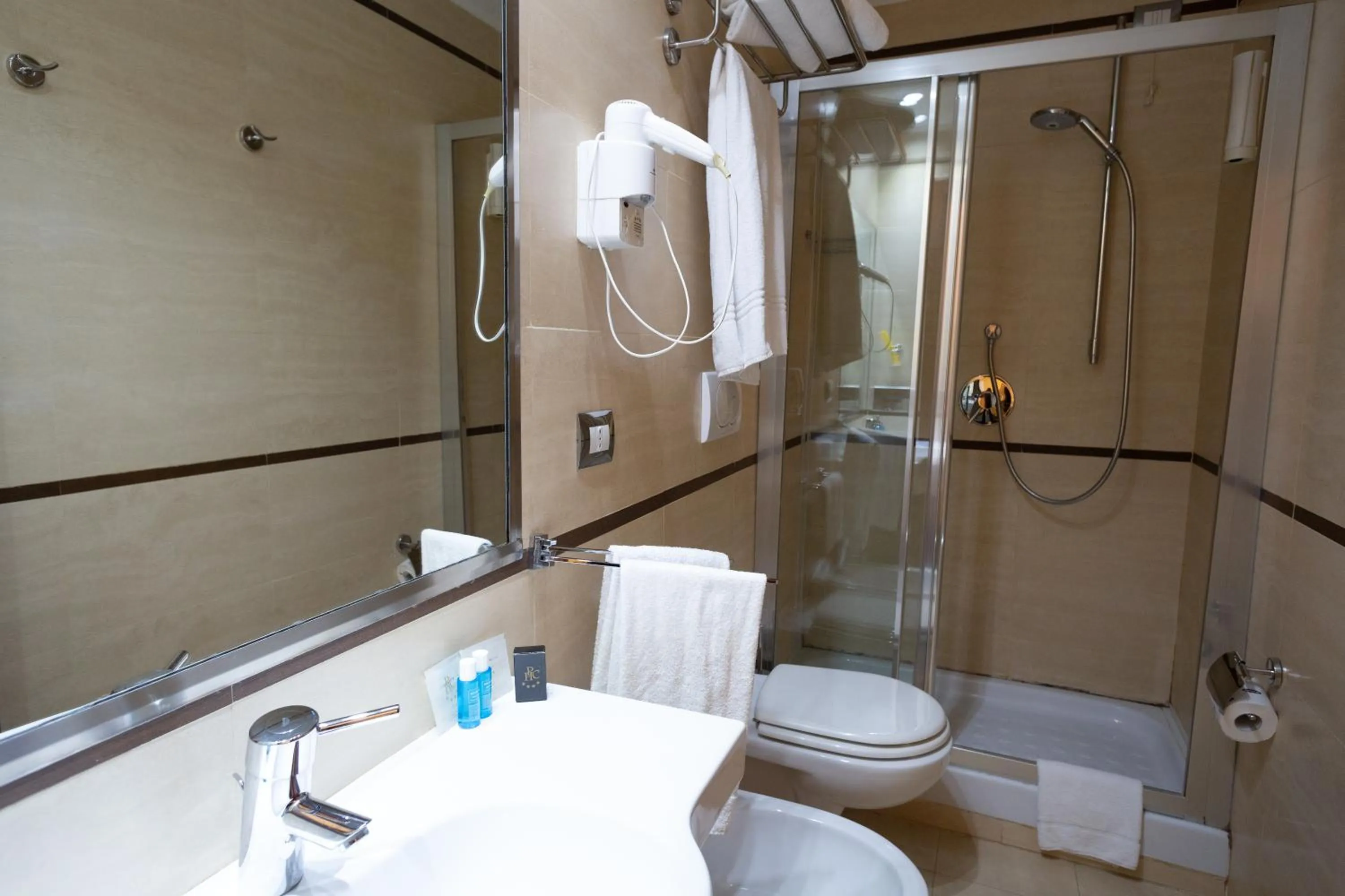 Shower in Cervara Park Hotel