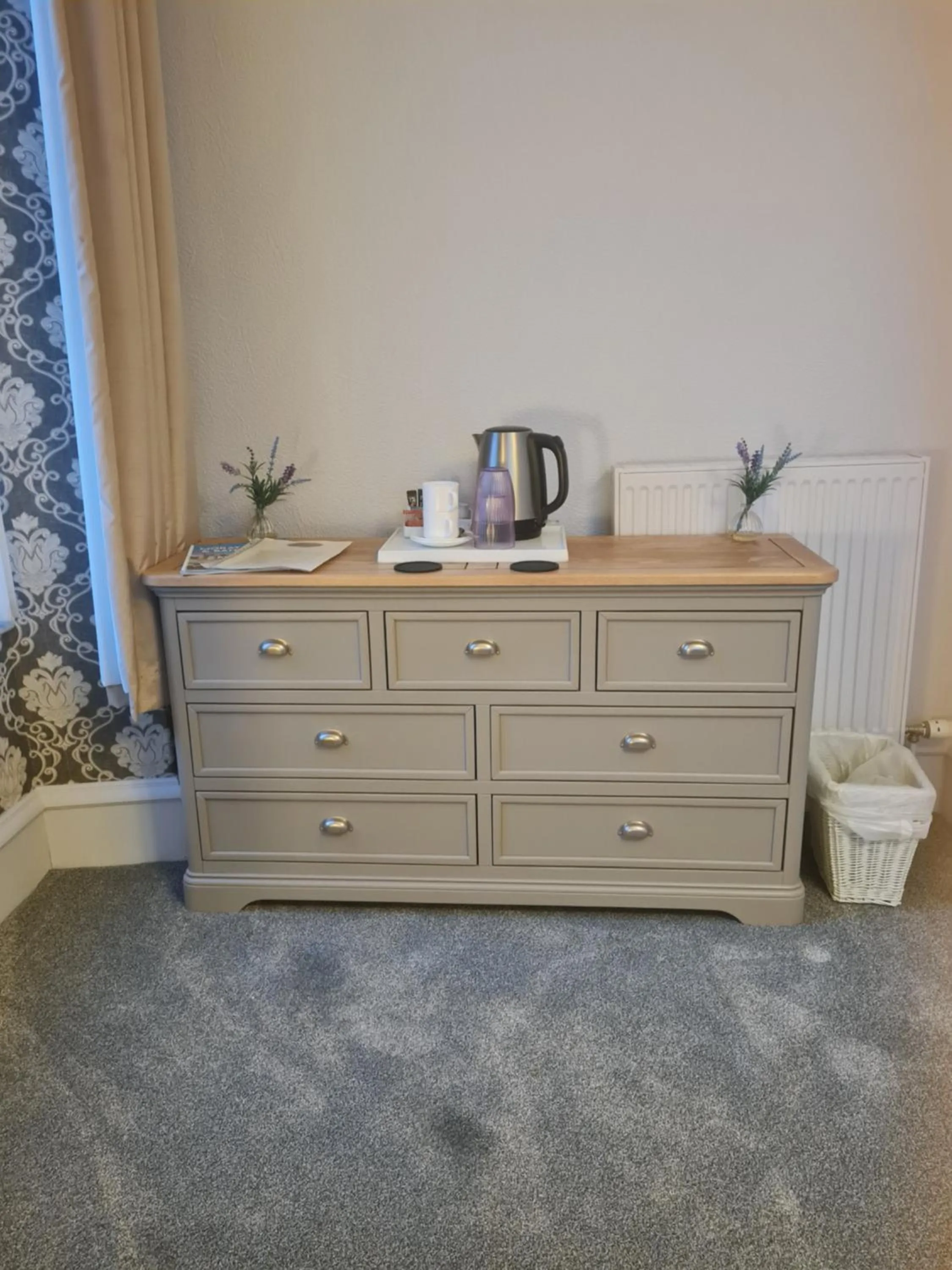 Coffee/tea facilities in Victoria Hotel