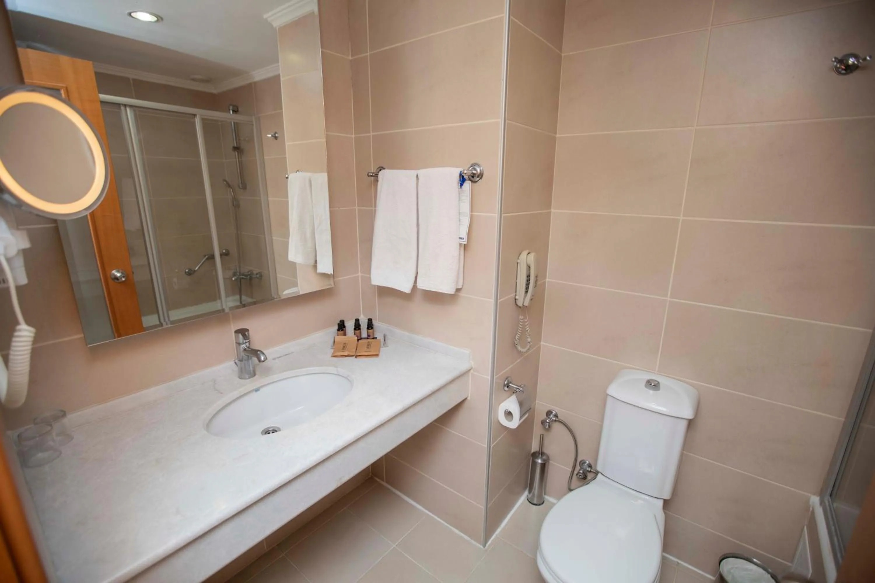 Bathroom in Anemon Grand Manisa Otel