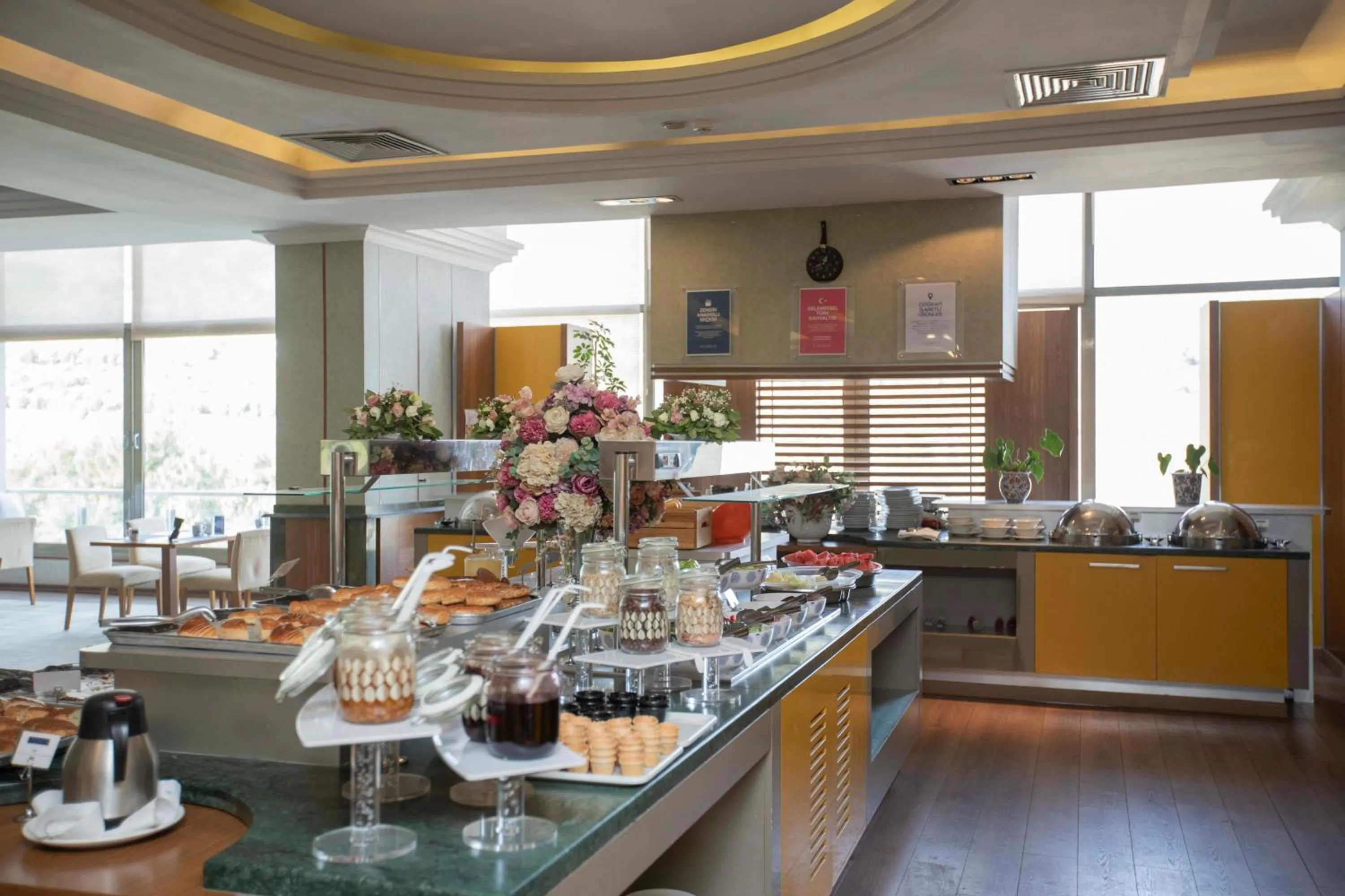 Buffet breakfast in Anemon Grand Manisa Otel