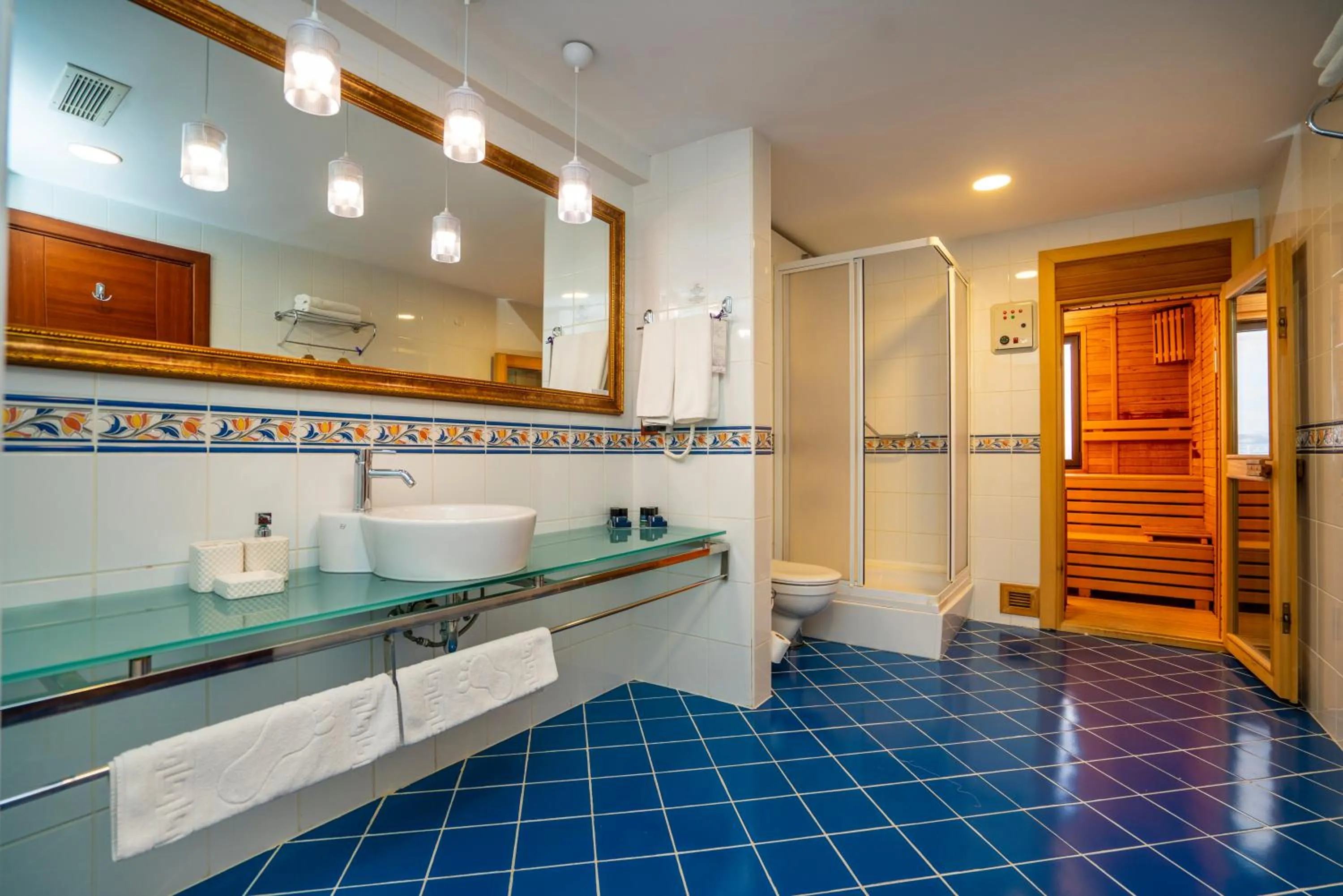 Bathroom in Anemon Grand Eskişehir Otel