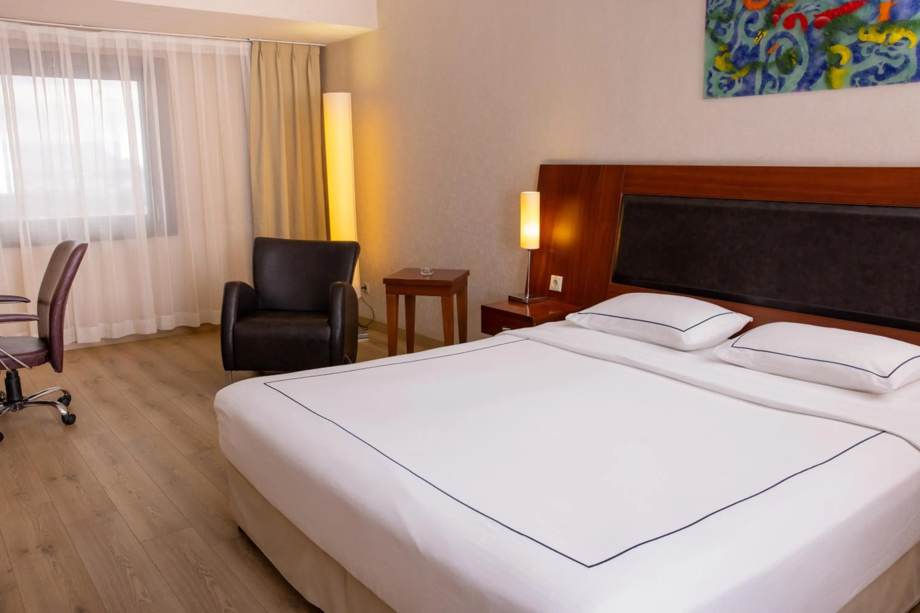 room service, Bed in Anemon Grand Eskişehir Otel