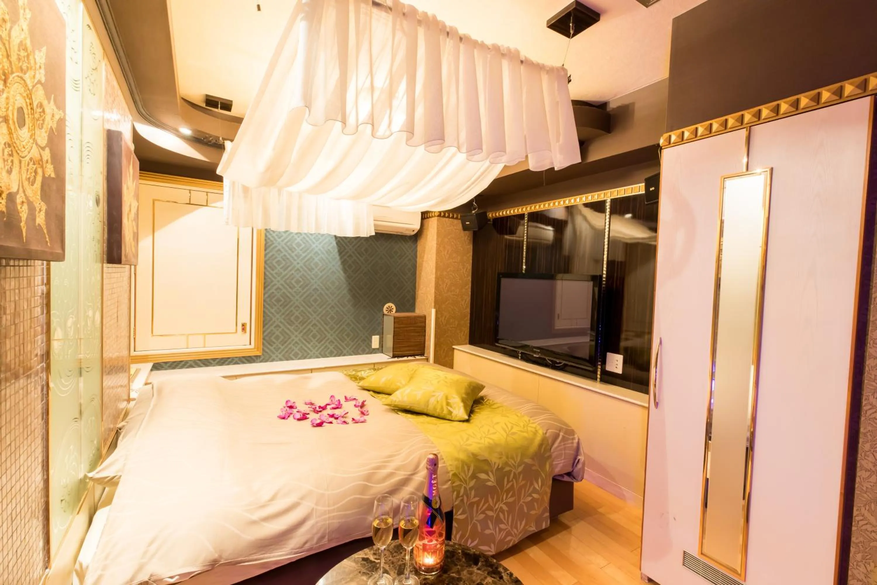 Photo of the whole room, Bed in Hotel W-BAGUS -W GROUP HOTELS and RESORTS-