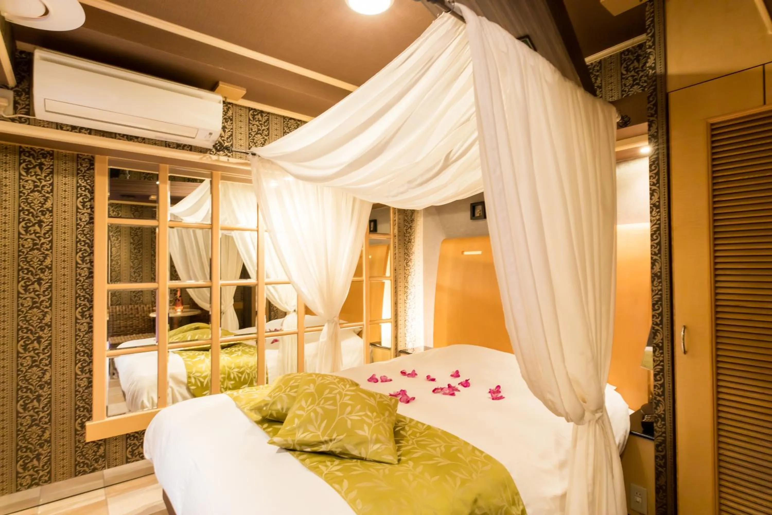 Photo of the whole room, Bed in Hotel W-BAGUS -W GROUP HOTELS and RESORTS-