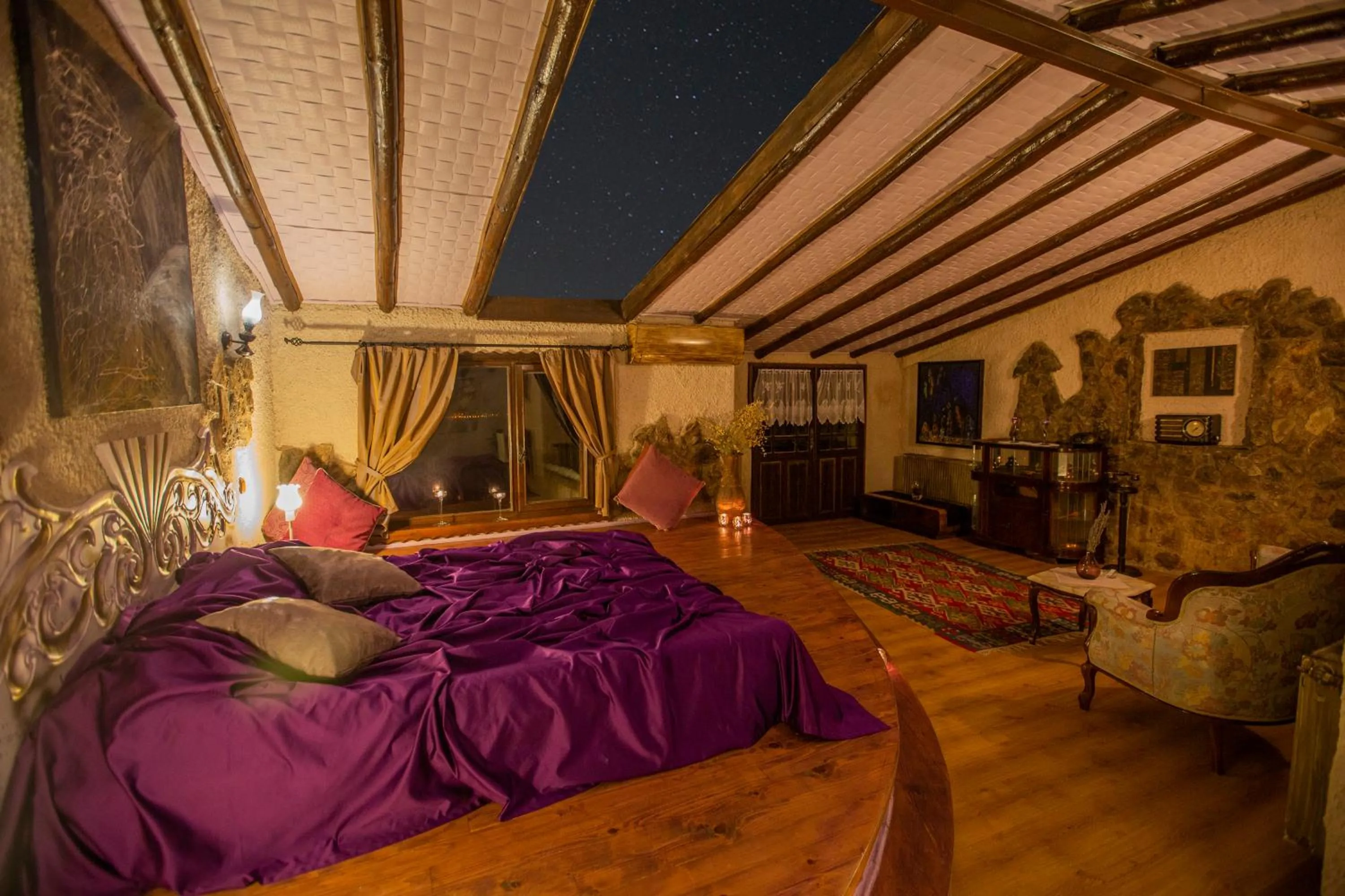 Seating area, Bed in Karlık Evi Hotel - Special Category