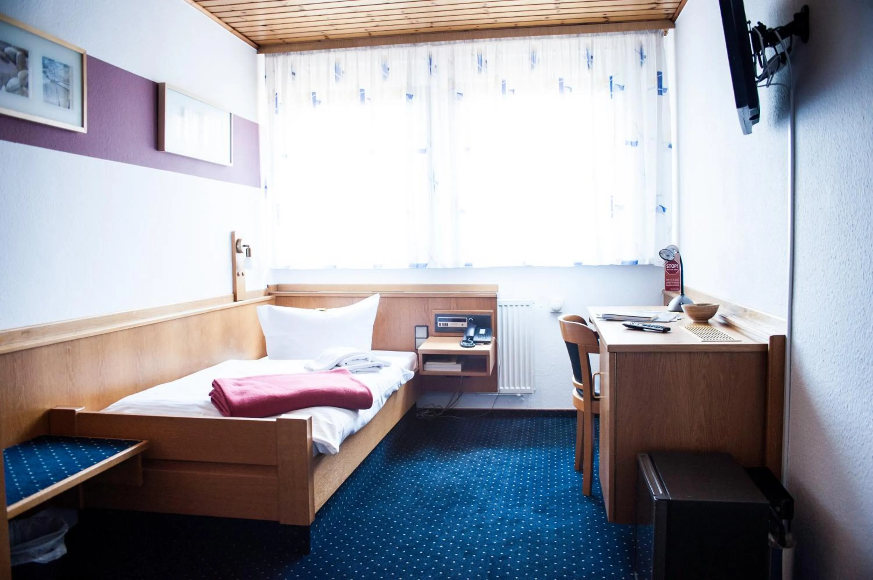 Photo of the whole room, Bed in City Hotel Hanau