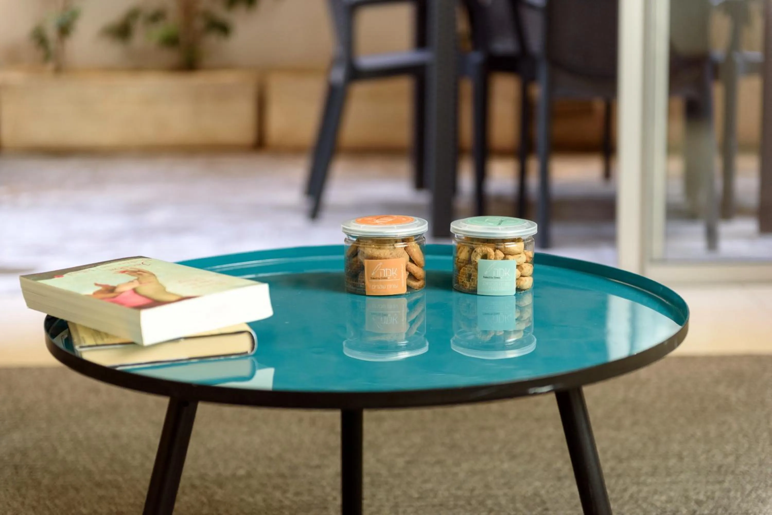 Photo of the whole room in Sea Land Suites