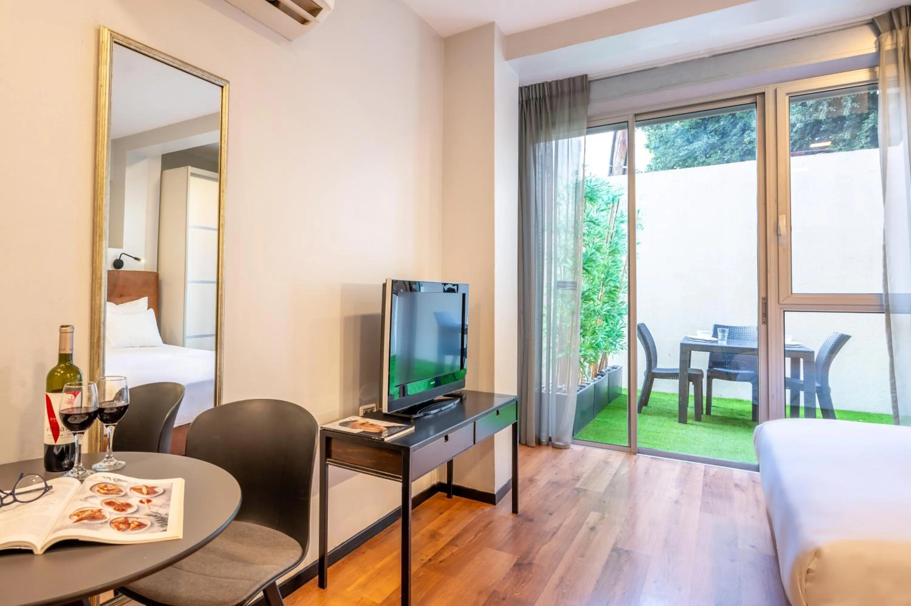 TV and multimedia in Sea Land Suites