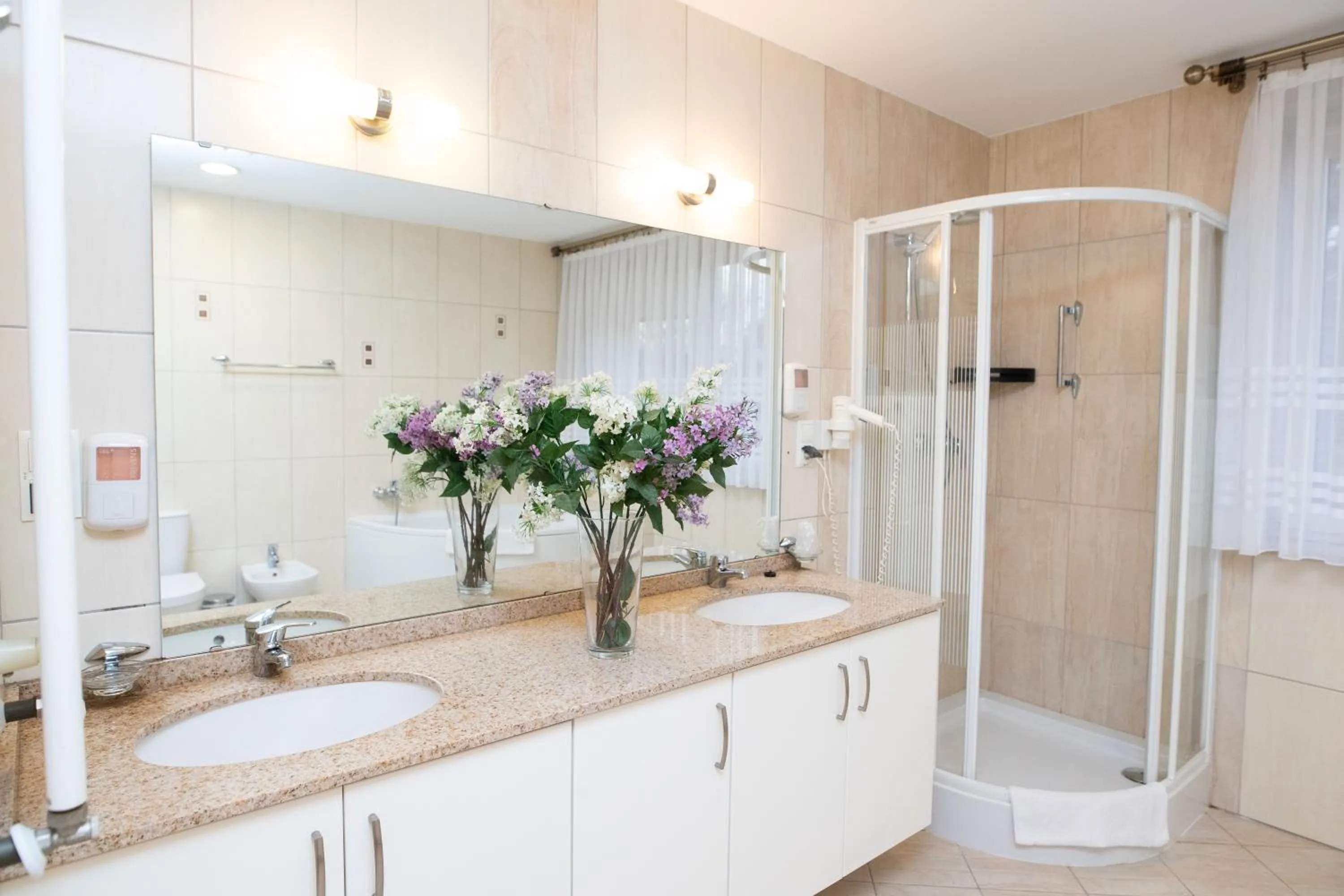 Toilet in Hotel Wilga by Katowice Airport