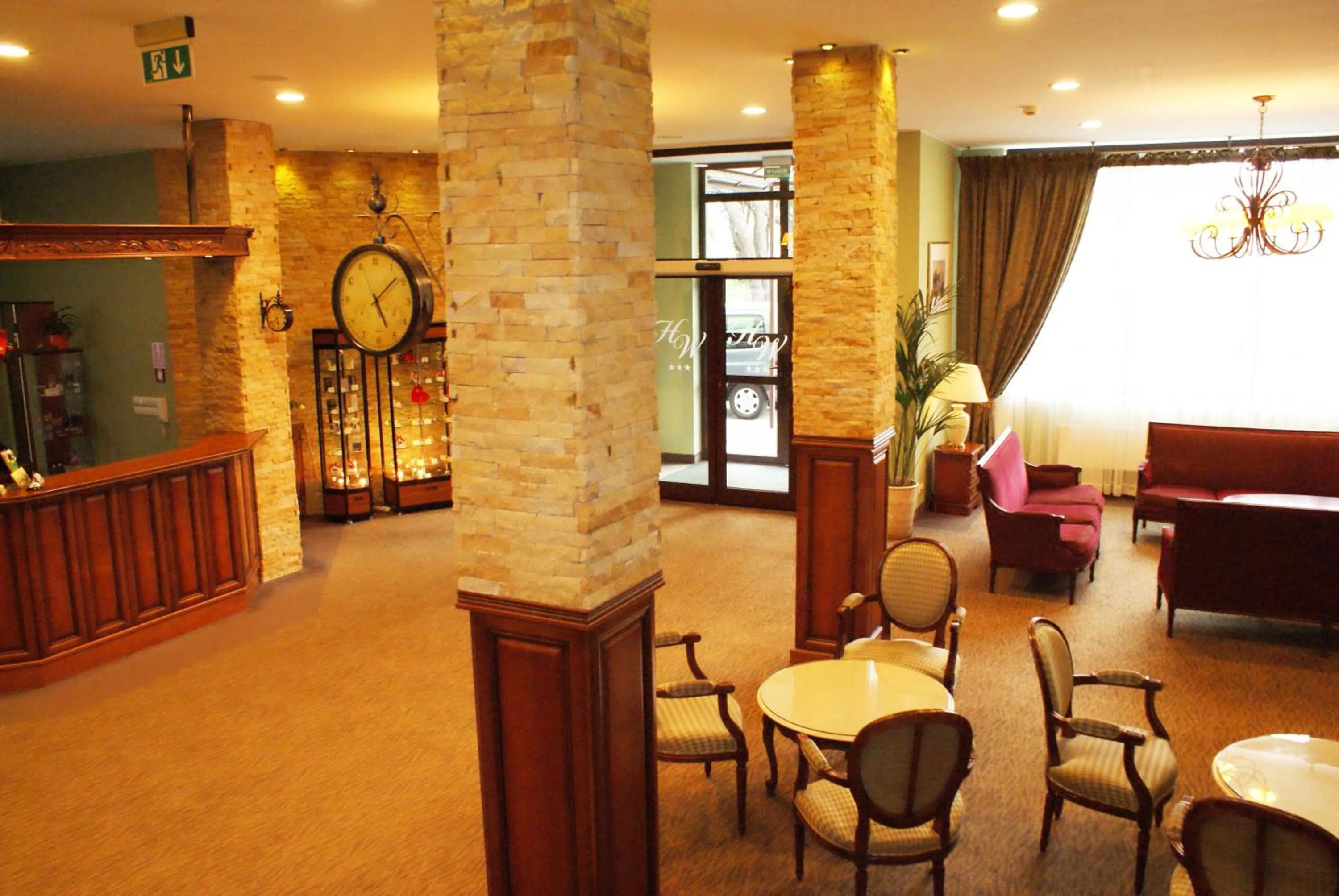 Lobby or reception in Hotel Wilga by Katowice Airport