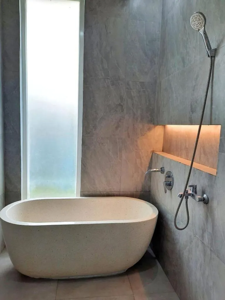 Bathroom in Vila Batu Bale-Bale