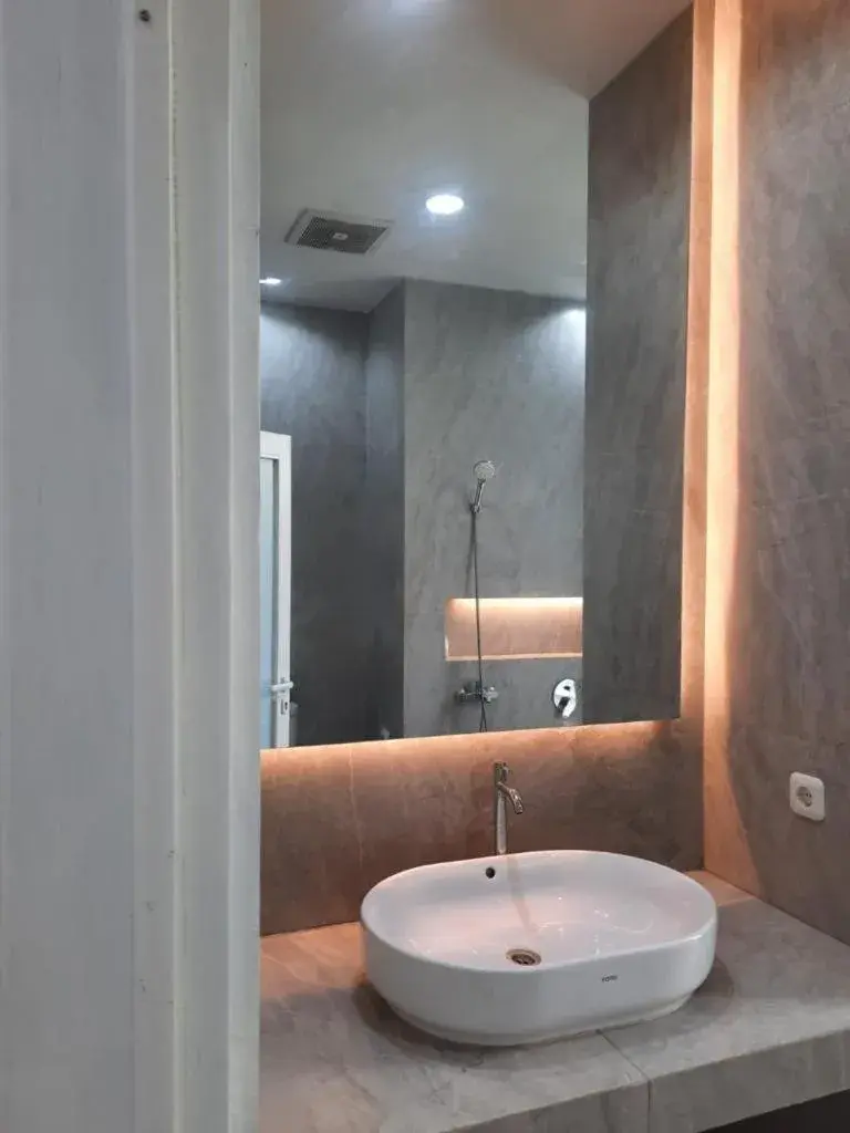 Shower in Vila Batu Bale-Bale Shower in Vila Batu Bale-Bale