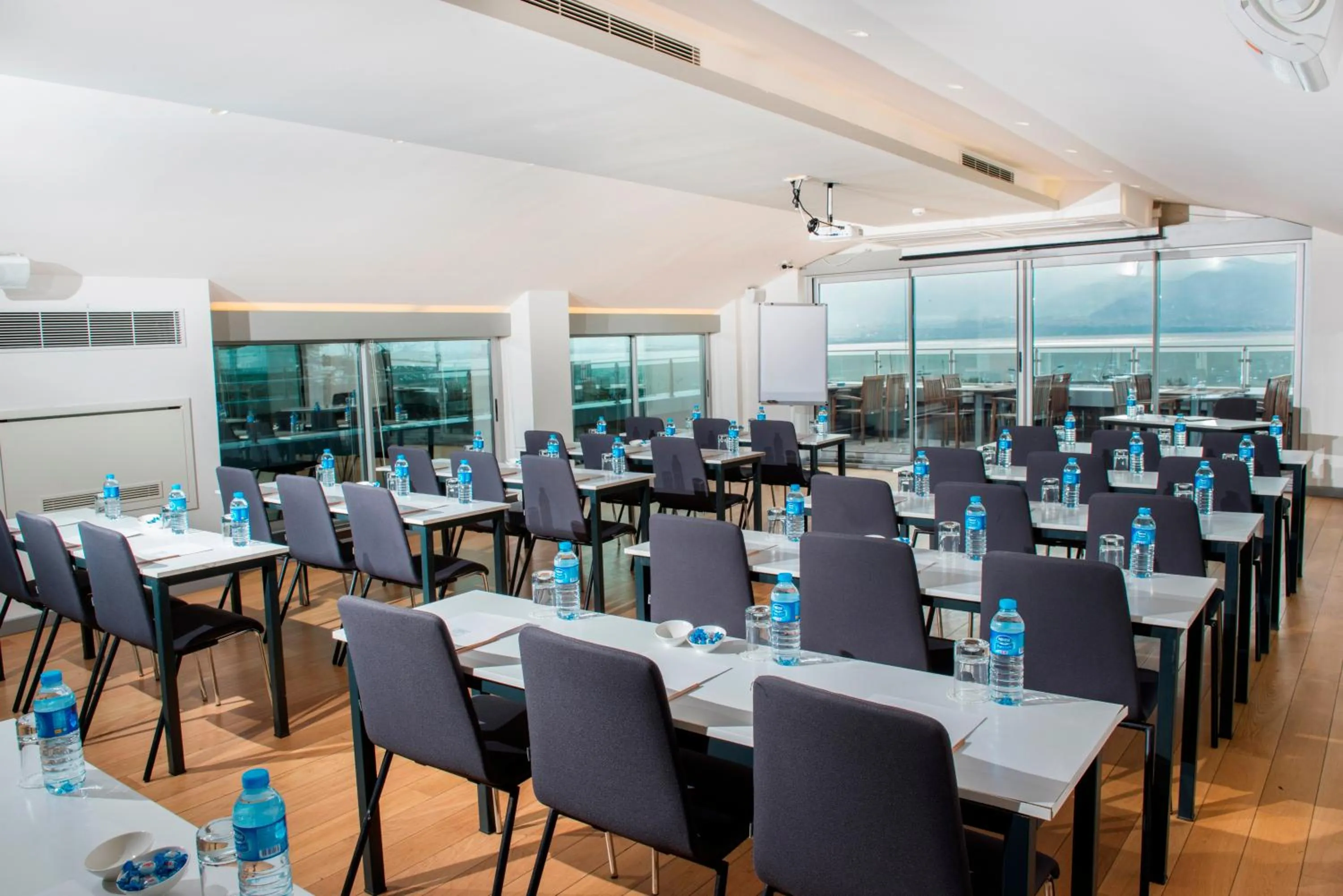 Business facilities in Wes Hotel