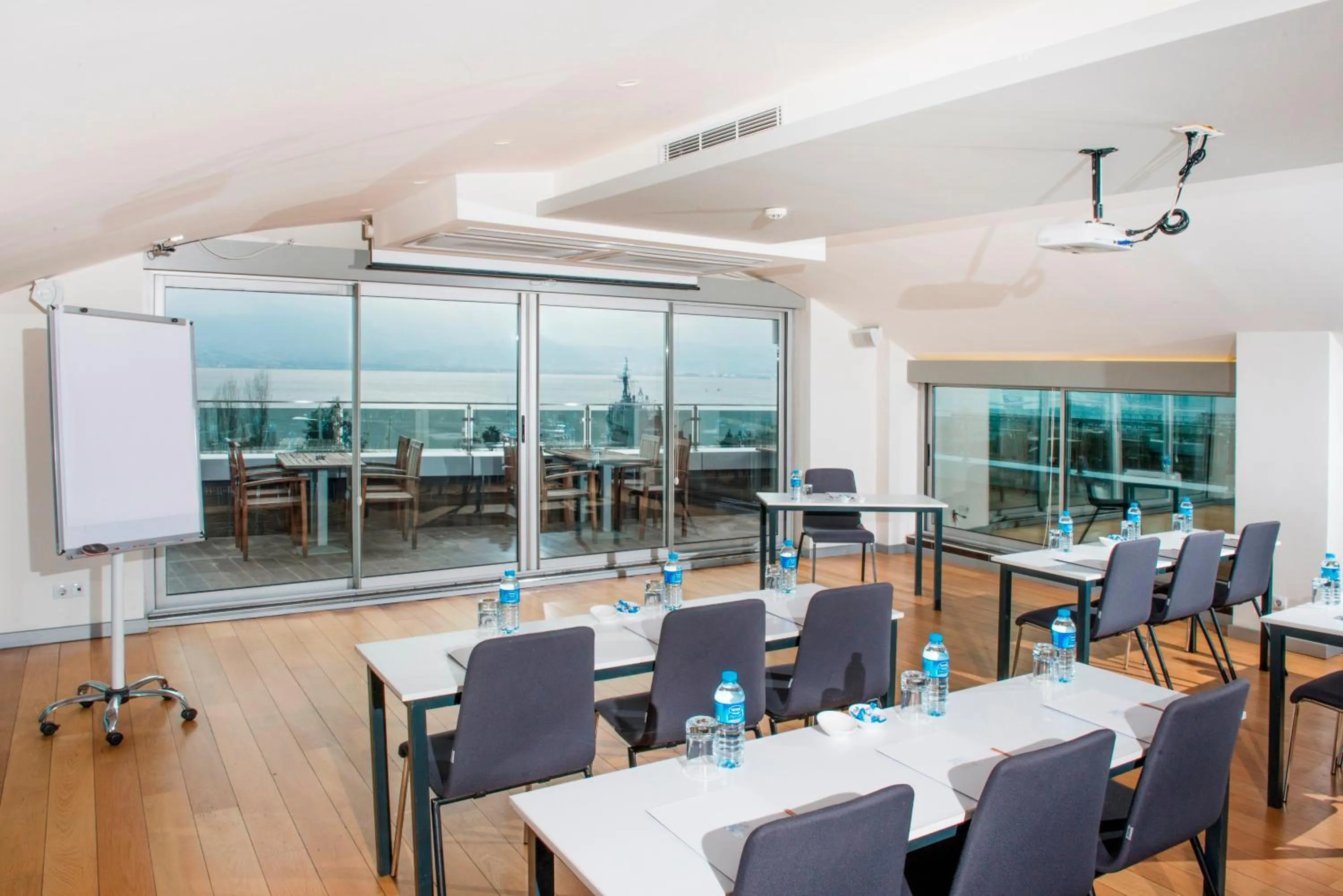 Business facilities in Wes Hotel