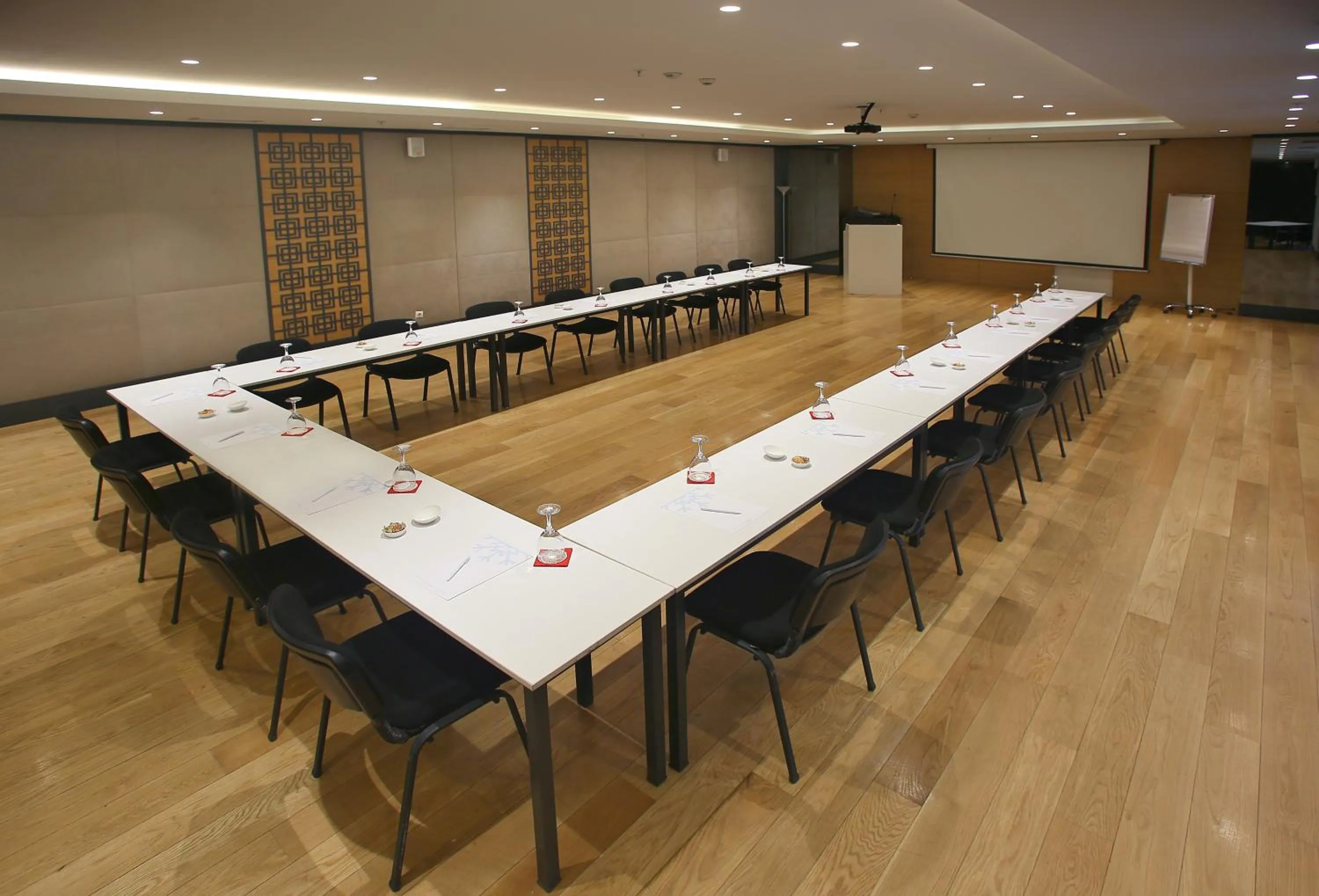 Business facilities in Wes Hotel
