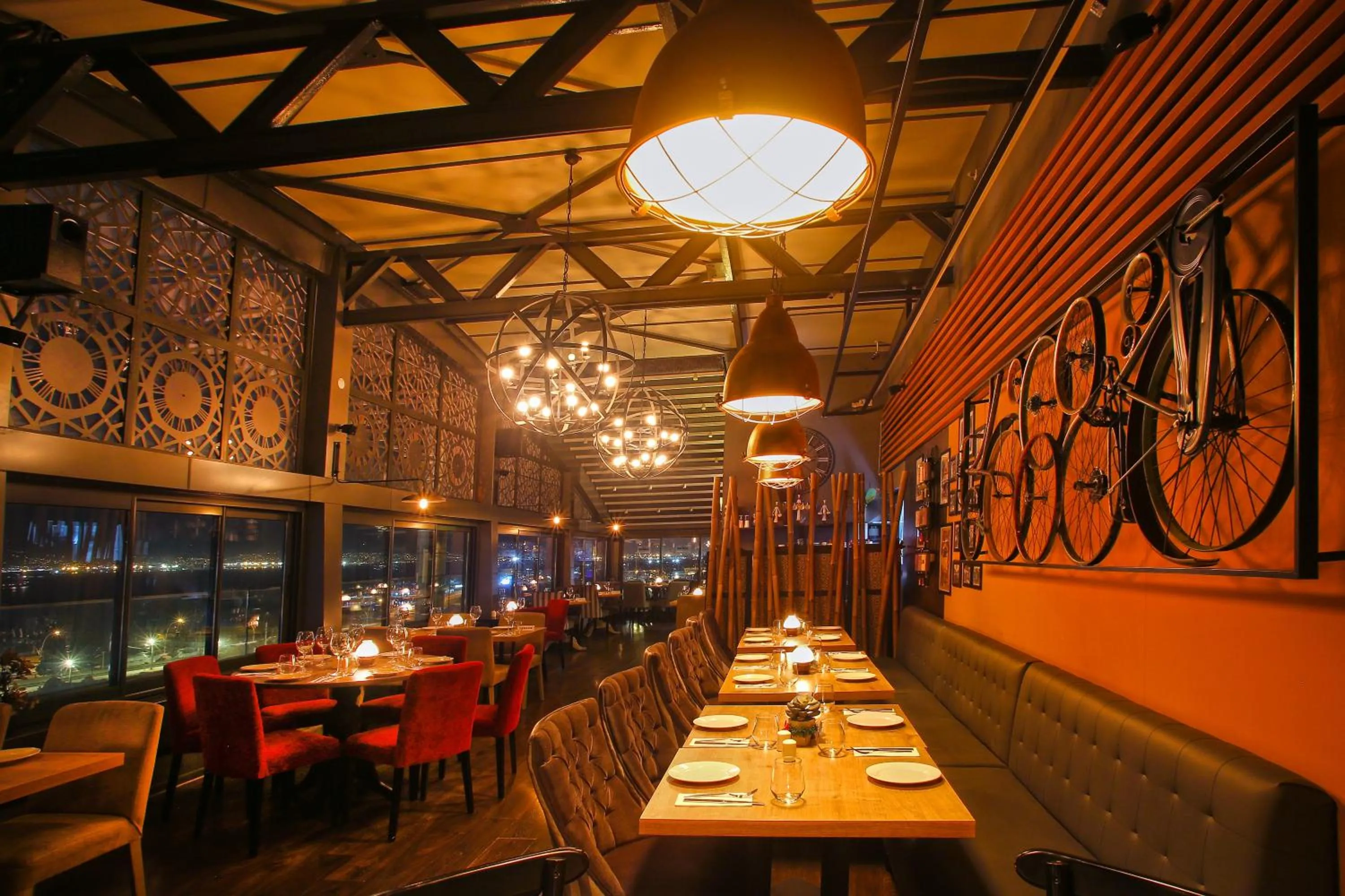 Restaurant/places to eat in Wes Hotel