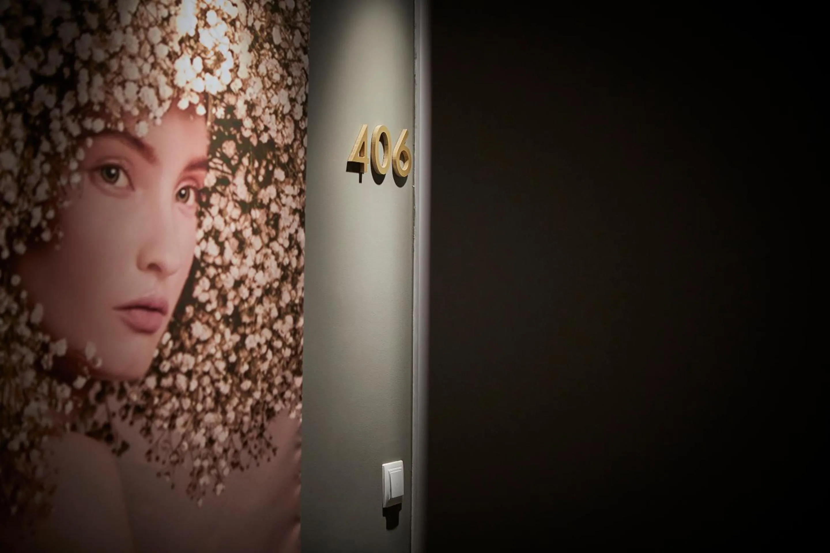 Logo/Certificate/Sign in L&H La Latina Selection