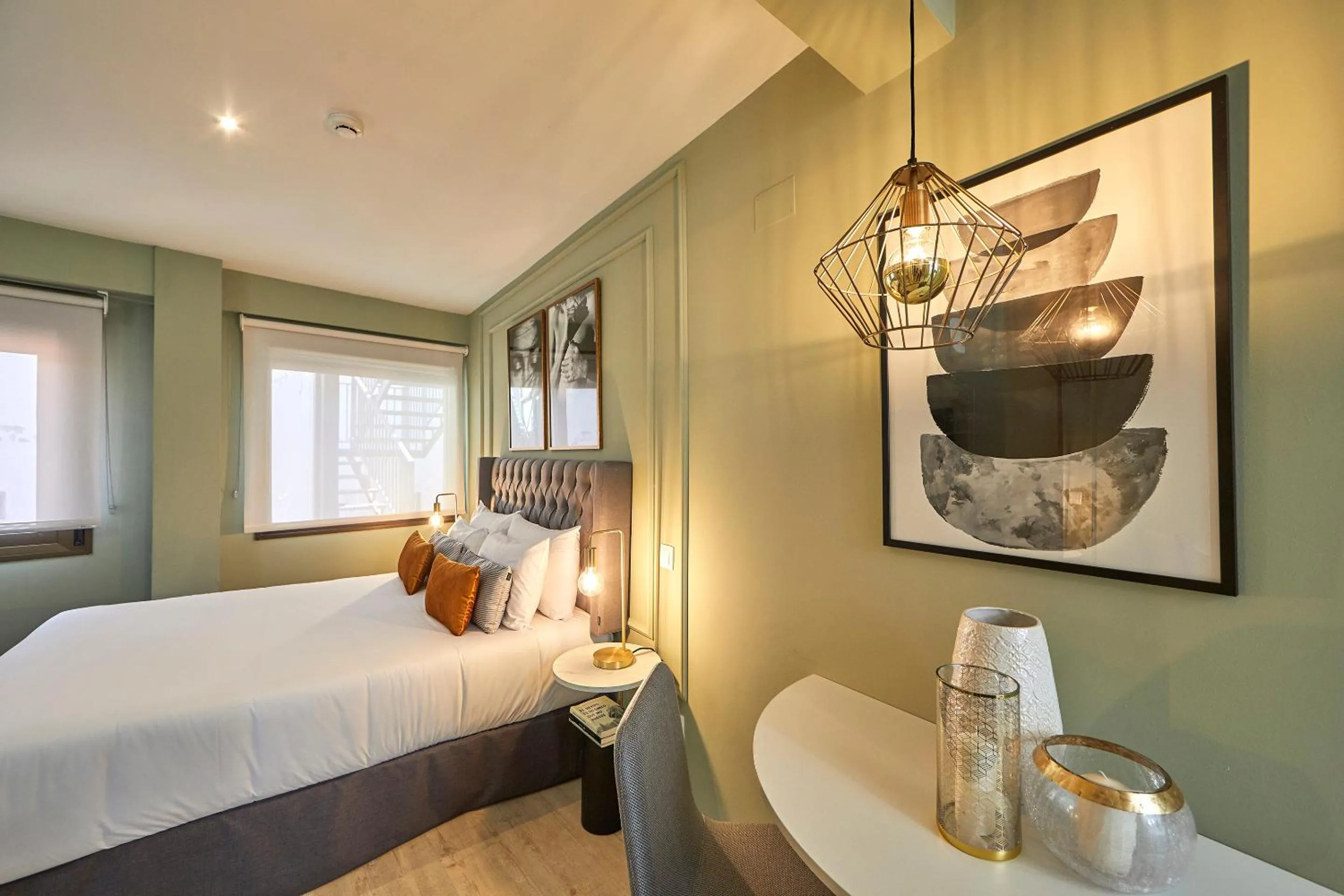 Photo of the whole room, Bed in L&H La Latina Selection