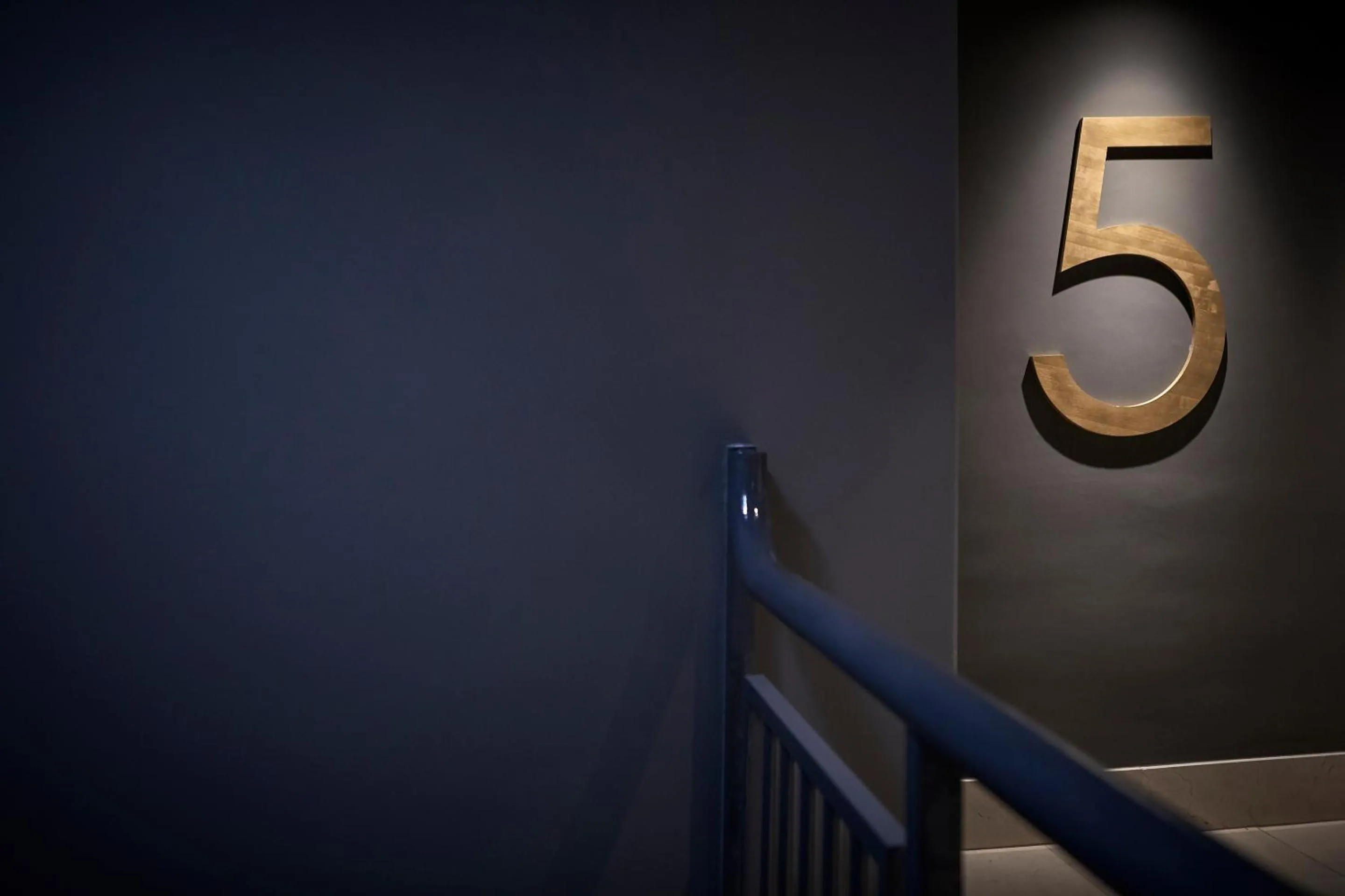 Logo/Certificate/Sign in L&H La Latina Selection