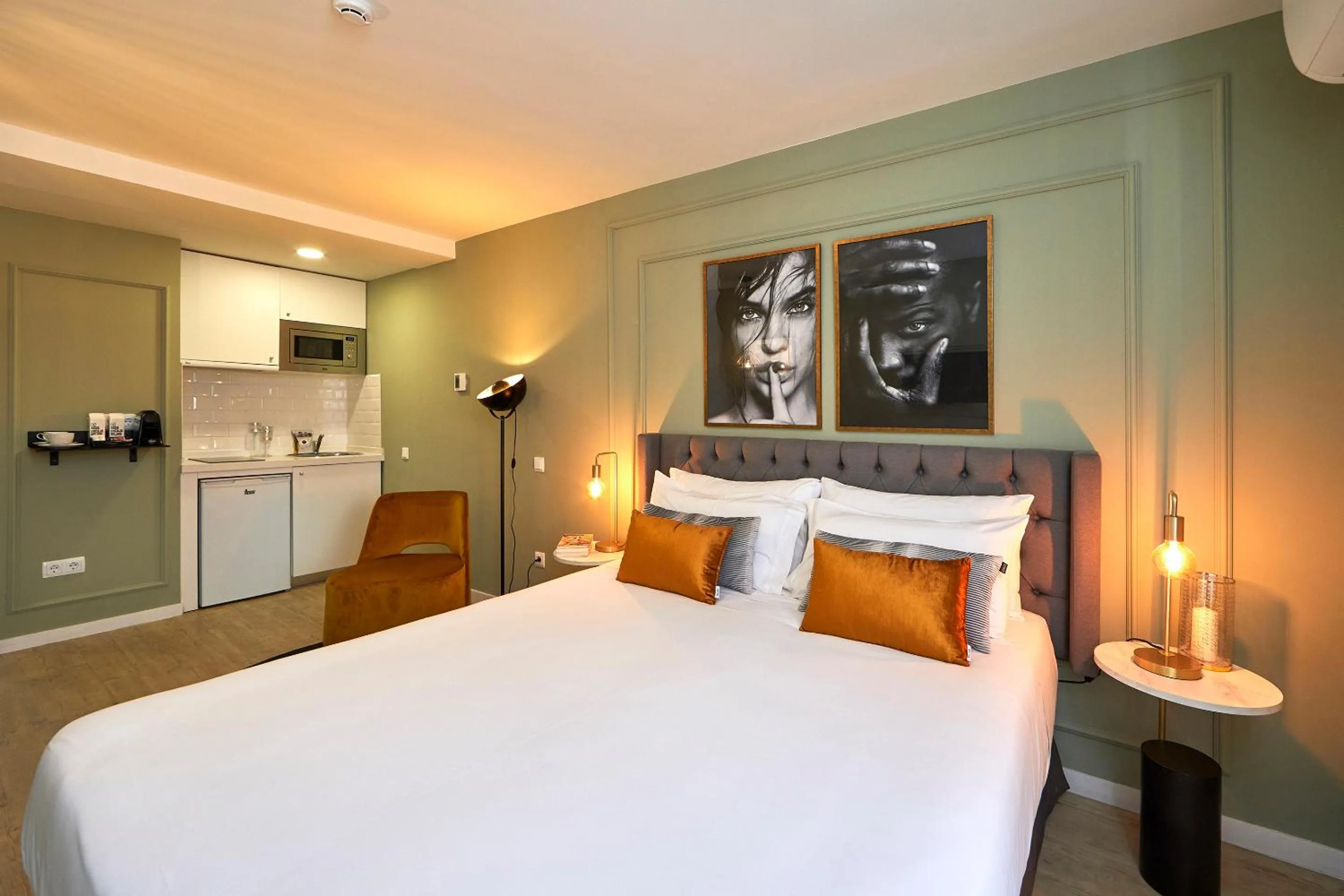 Photo of the whole room, Bed in L&H La Latina Selection