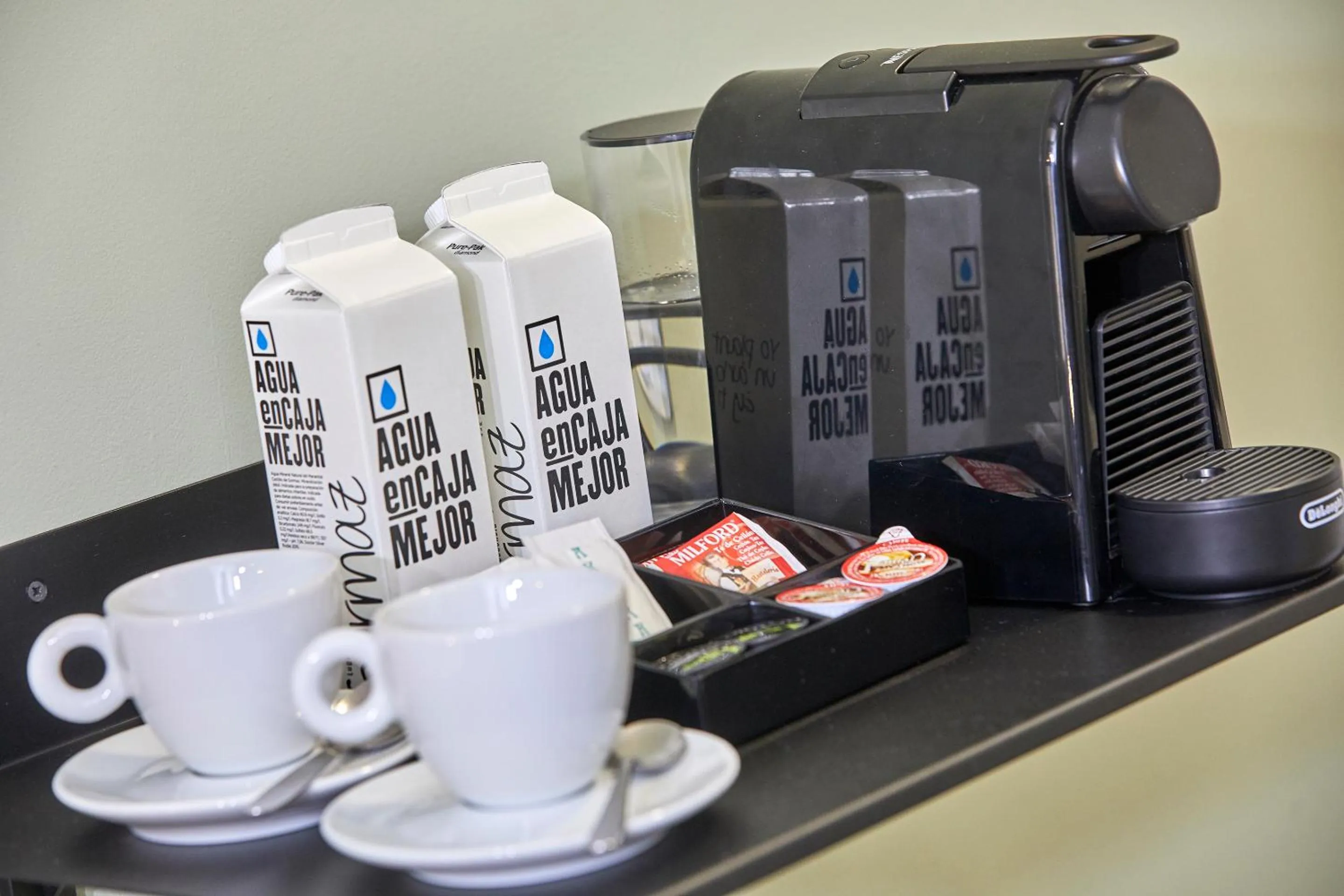 Coffee/tea facilities in L&H La Latina Selection