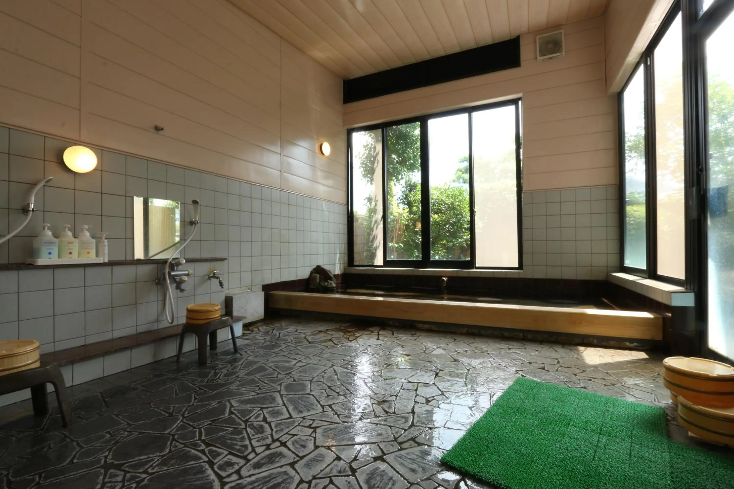 Hot Spring Bath in Yufuin Yamaboushi