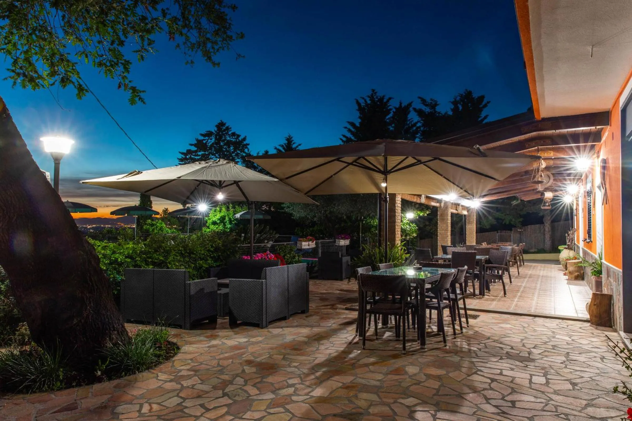 Patio in B&B La Mortella