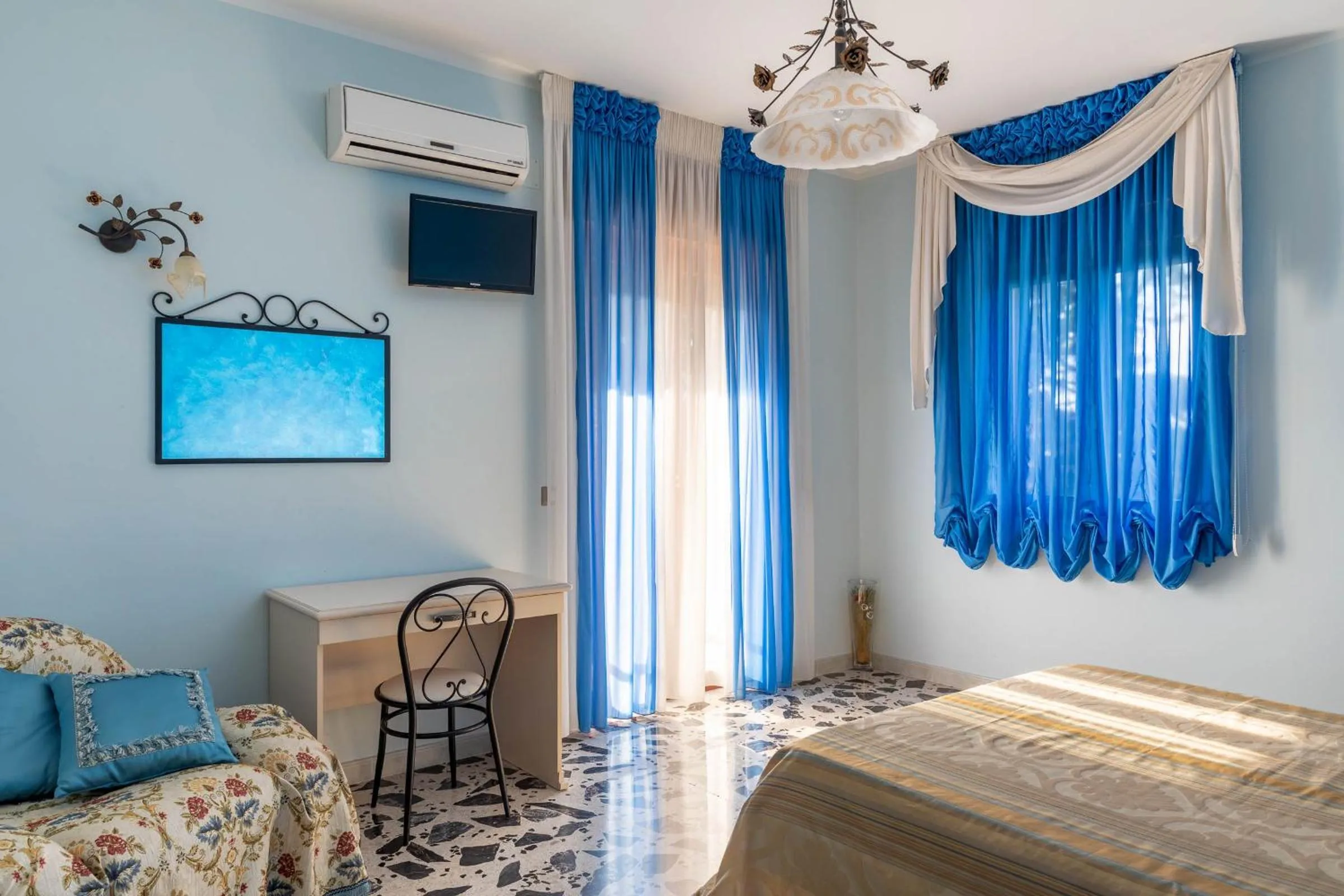 Bedroom, Bed in B&B La Mortella