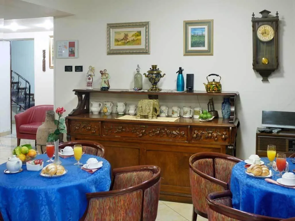 Restaurant/places to eat in Hotel Victoria