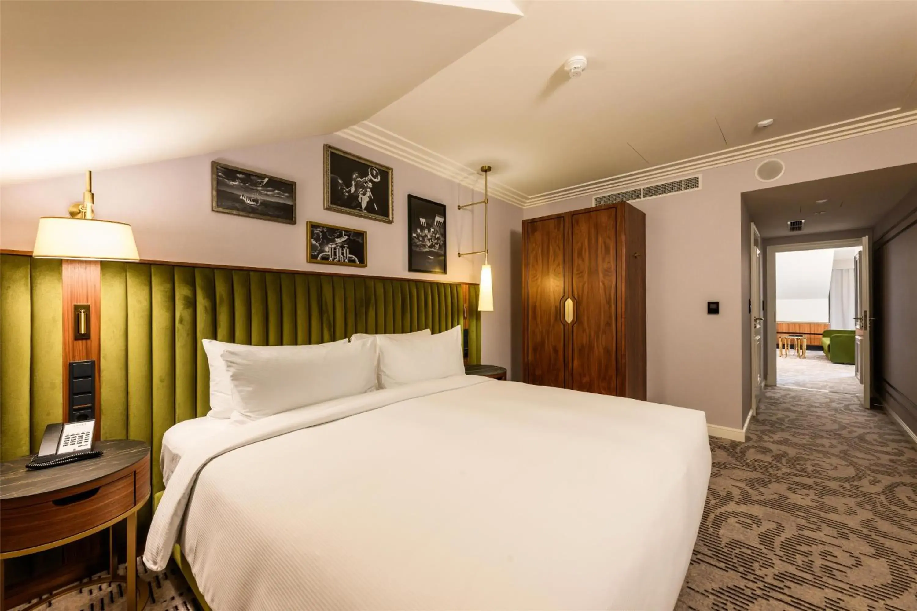 Deluxe One-Bedroom King Suite in Hotel Saski Krakow Curio Collection by Hilton Deluxe One-Bedroom King Suite in Hotel Saski Krakow Curio Collection by Hilton