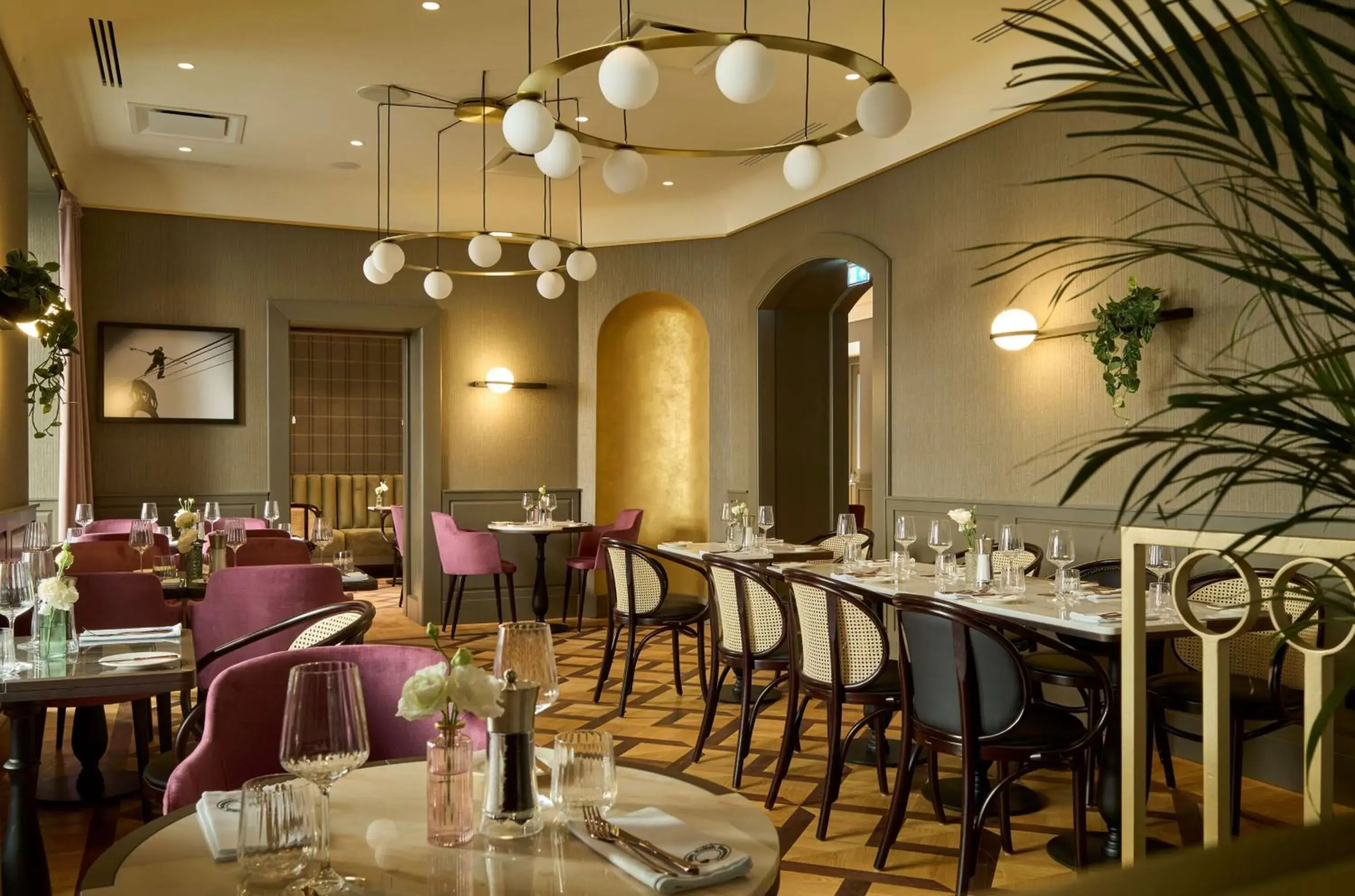 Restaurant/places to eat in Hotel Saski Krakow Curio Collection by Hilton Restaurant/places to eat in Hotel Saski Krakow Curio Collection by Hilton